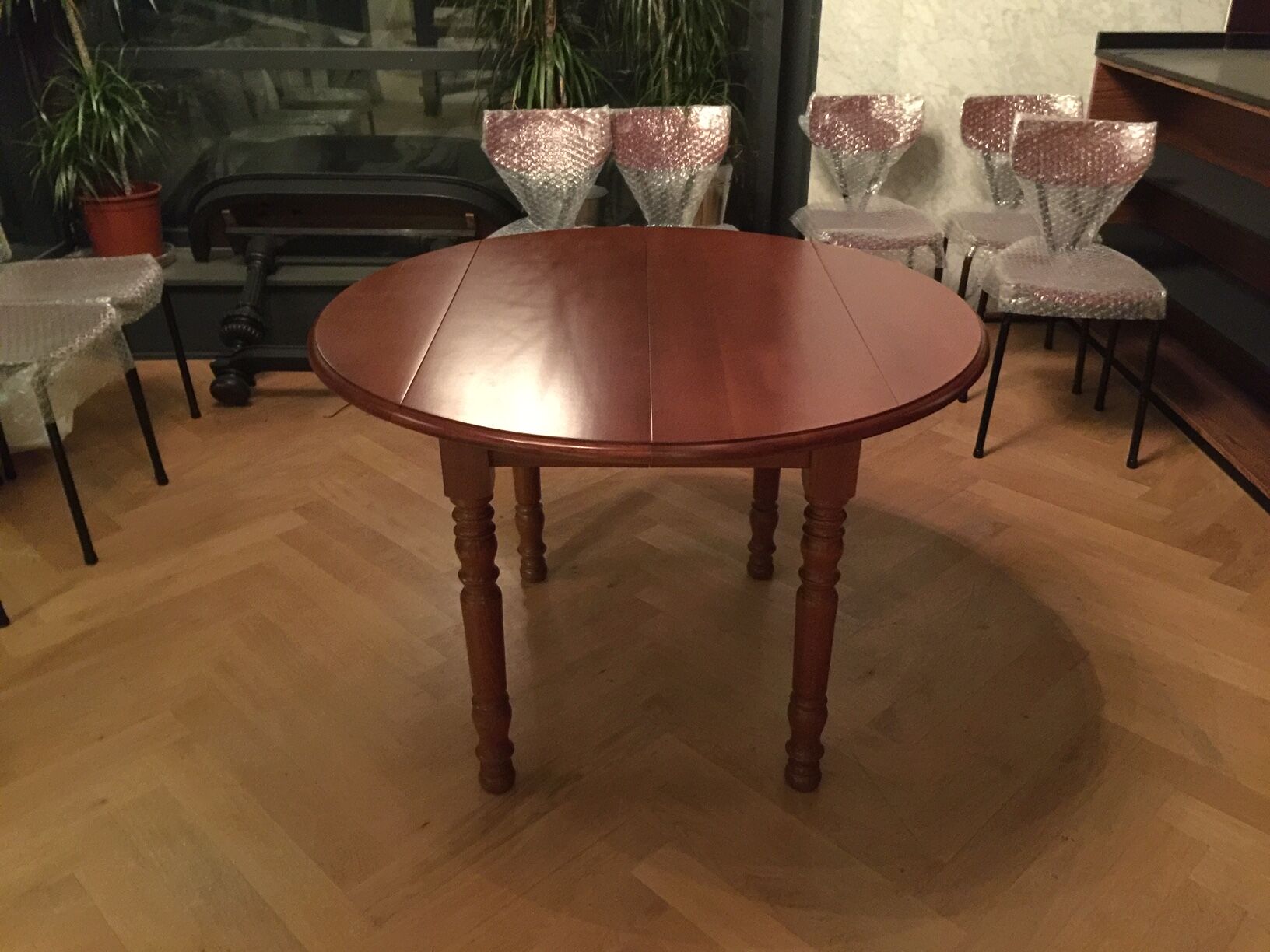 Expandable roundtable