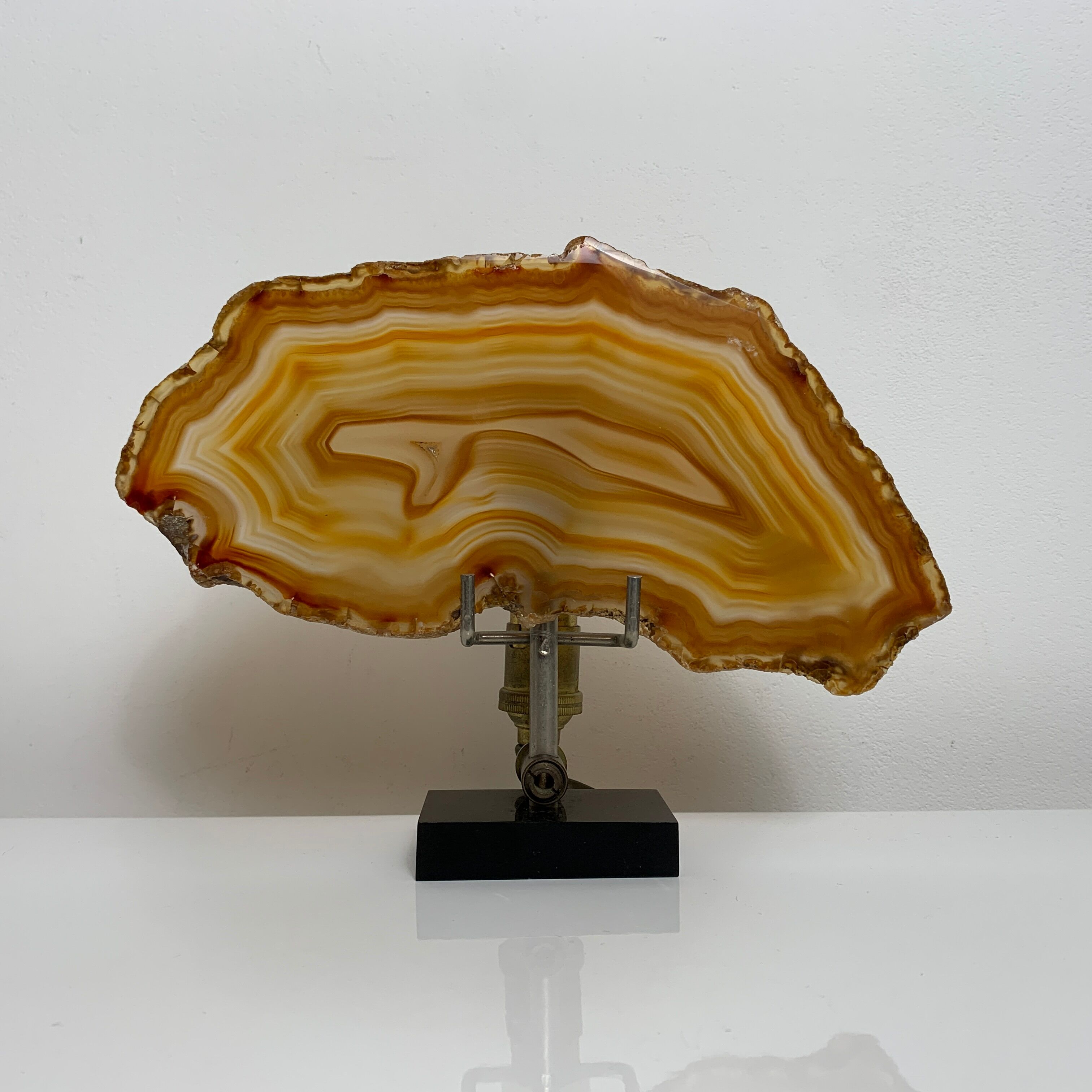 Vintage night light lamp with its agate slice diffuser