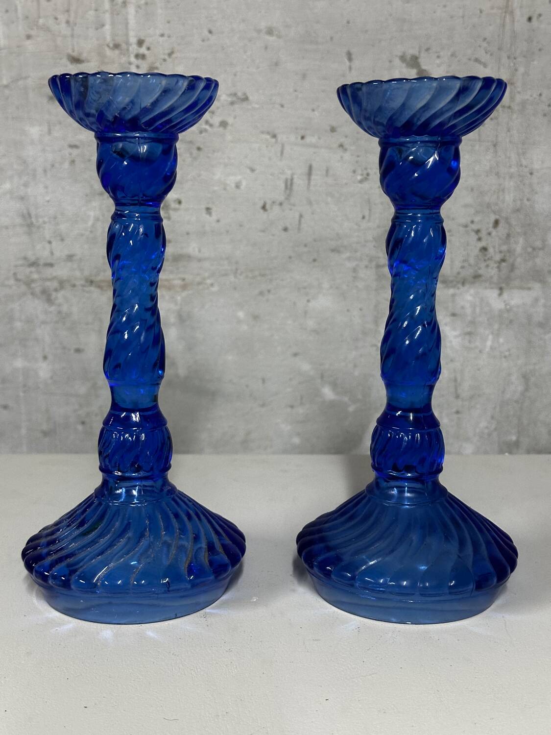 Pair of vintage cobalt blue twisted glass candlesticks h 24.5 cm