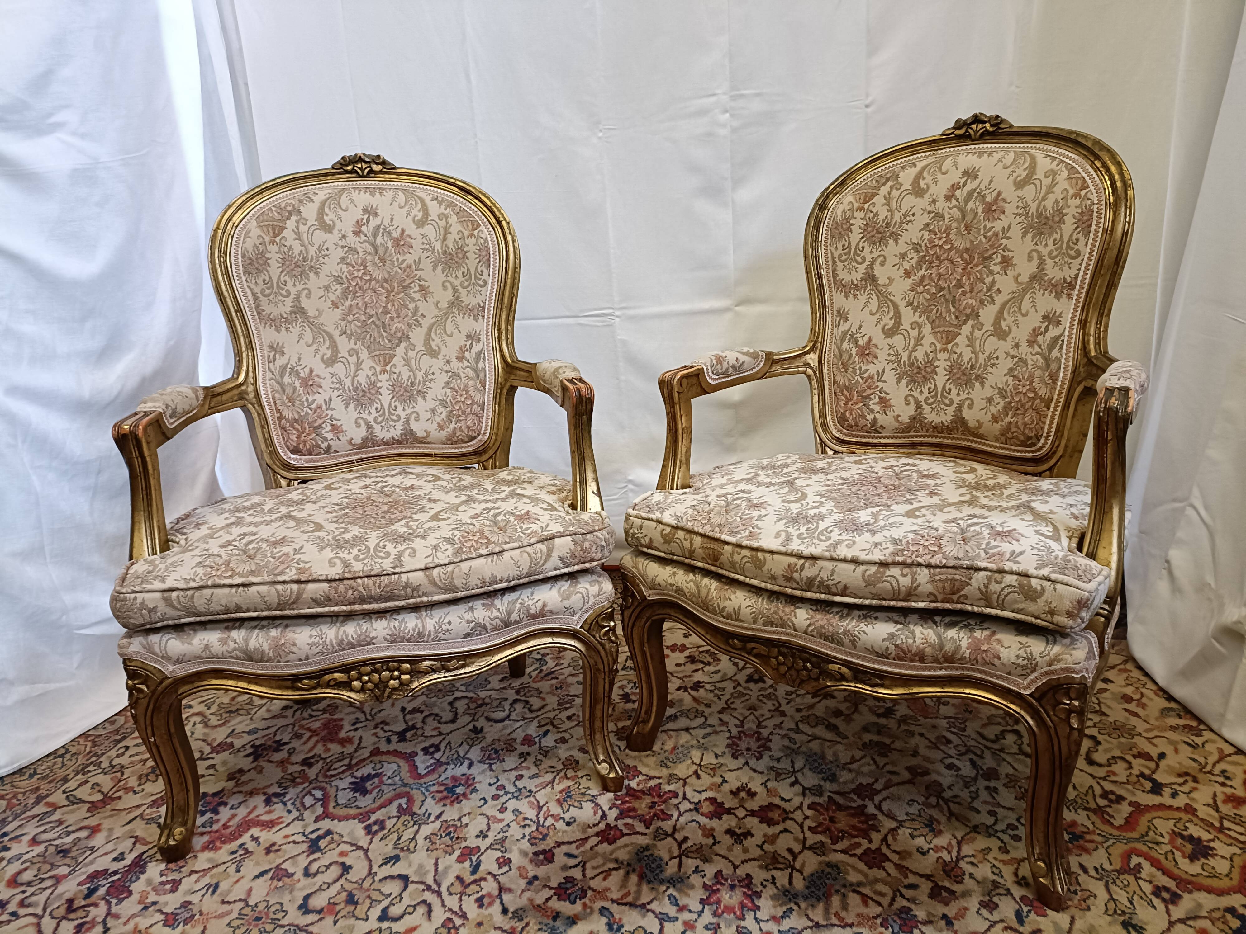 Pair of shepherdesses Louis XV gilded wood