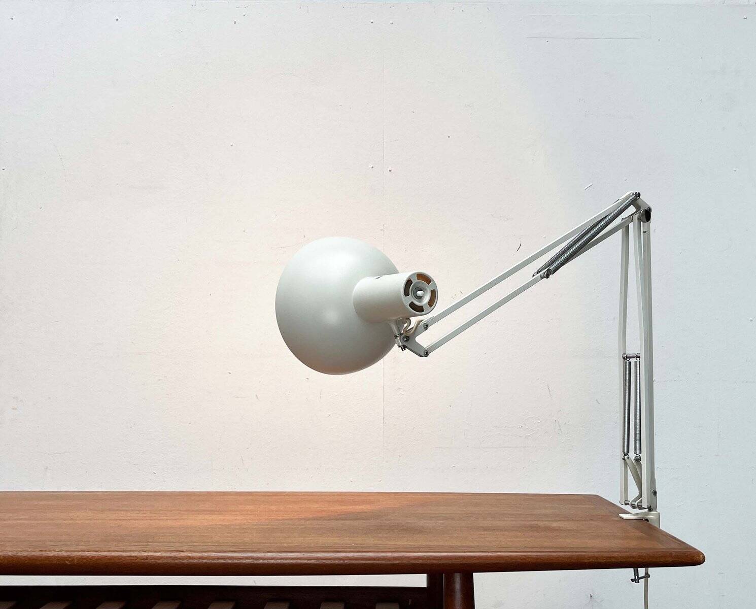 Mid-Century Modern It Task Wall Lamp from Louis Poulsen, 1970s