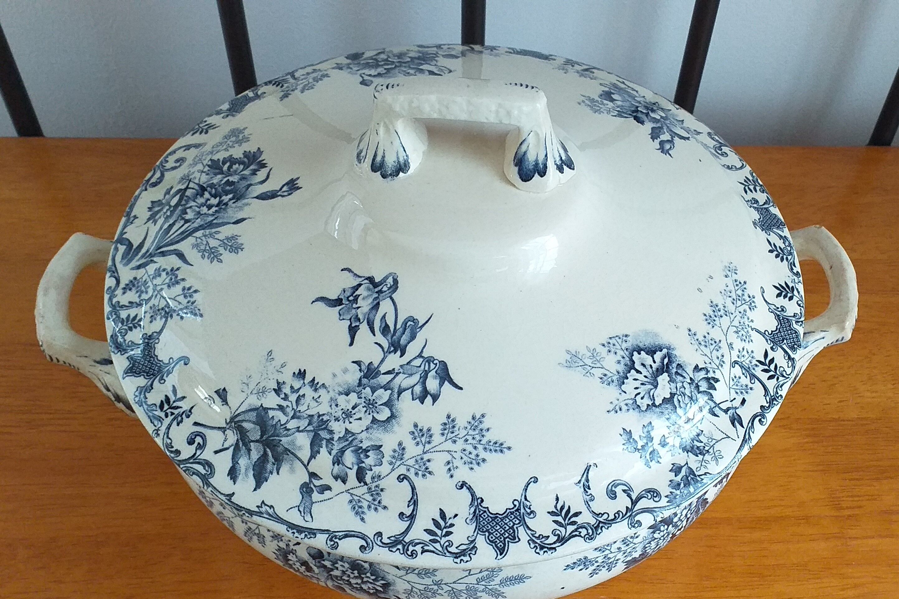 Porcelain soup pot iron earth H. Boulenger model Floréal
