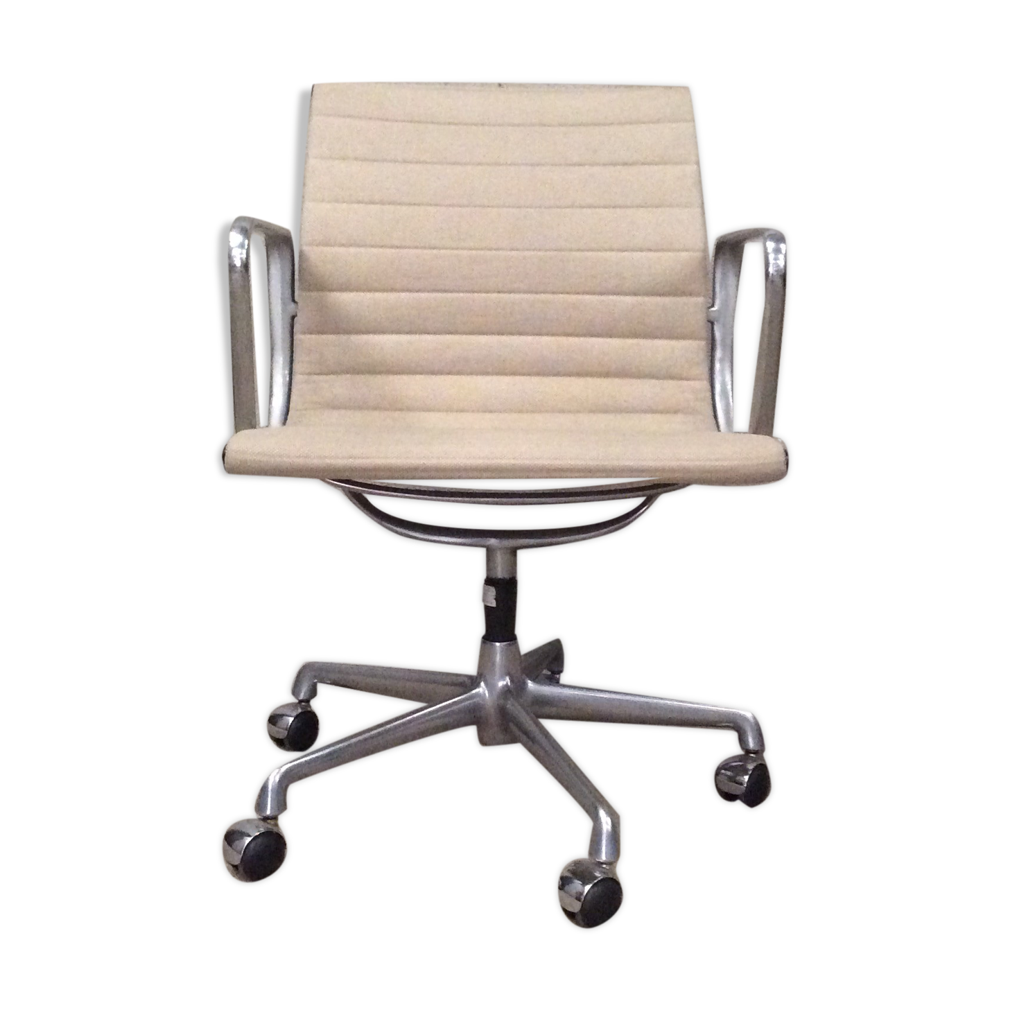 Ea 107 chair by Charles and Ray Eames for Herman Miller 1969
