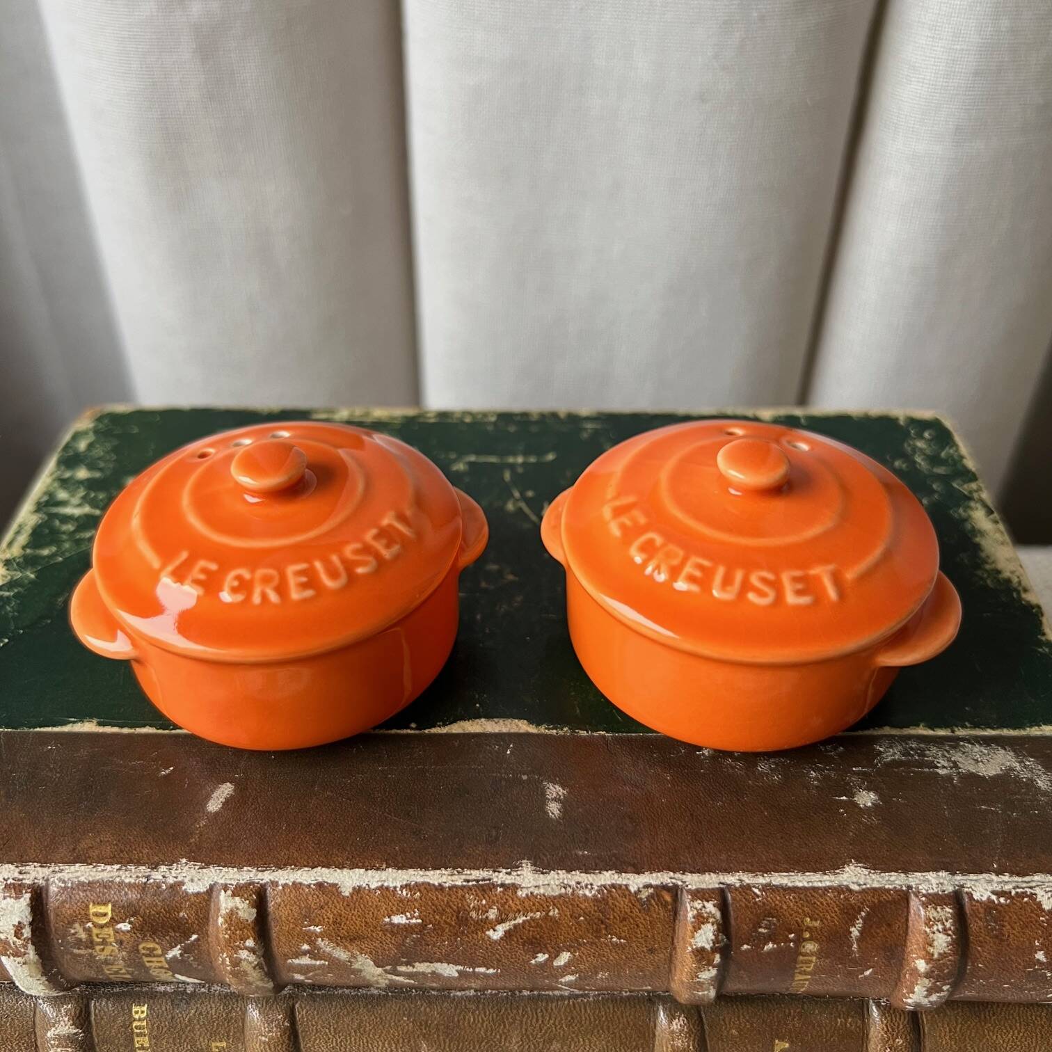 Le Creuset” salt and pepper shakers | Selency