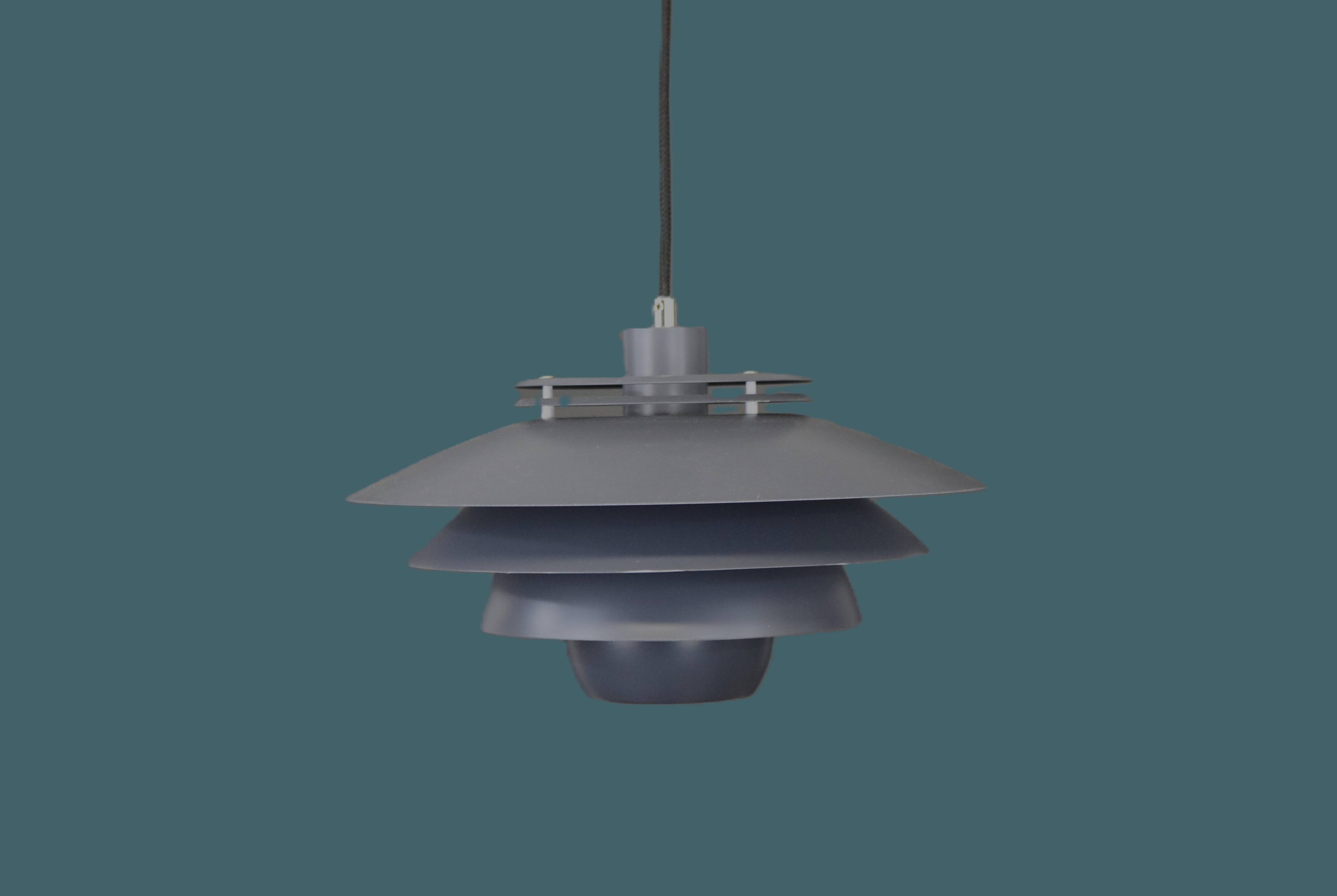 Beautiful antracite black Nordic pendant lamp