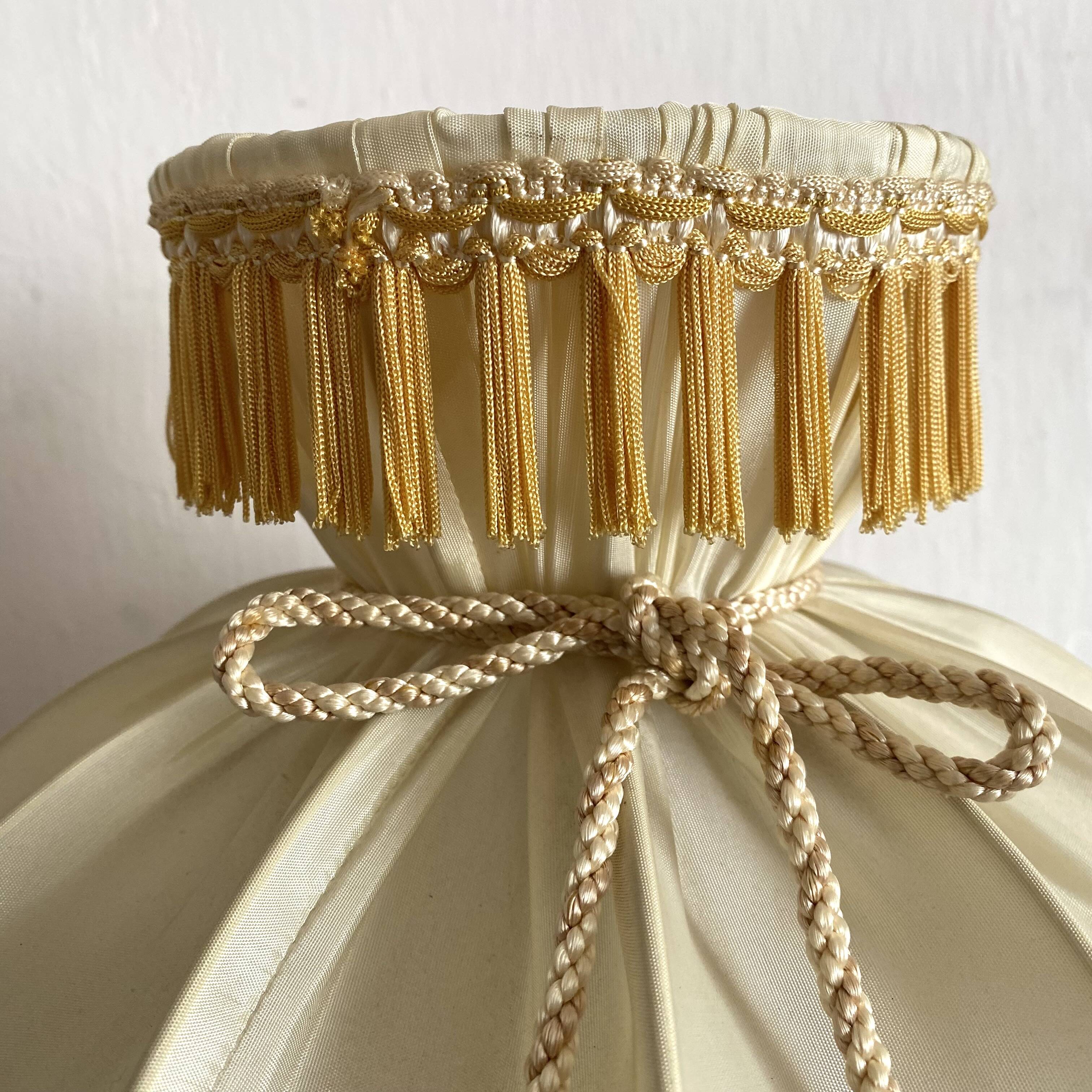 56 cm retro lamp in silver metal with fringed lampshade