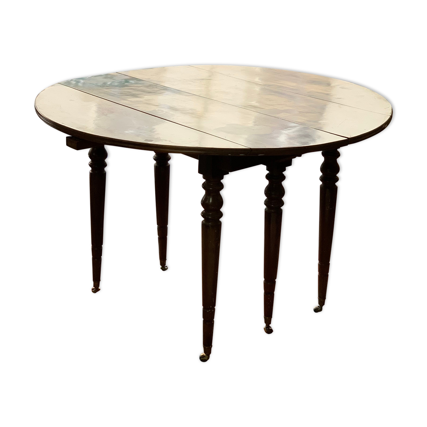 Dining room round table, 2 flaps, 6 feet