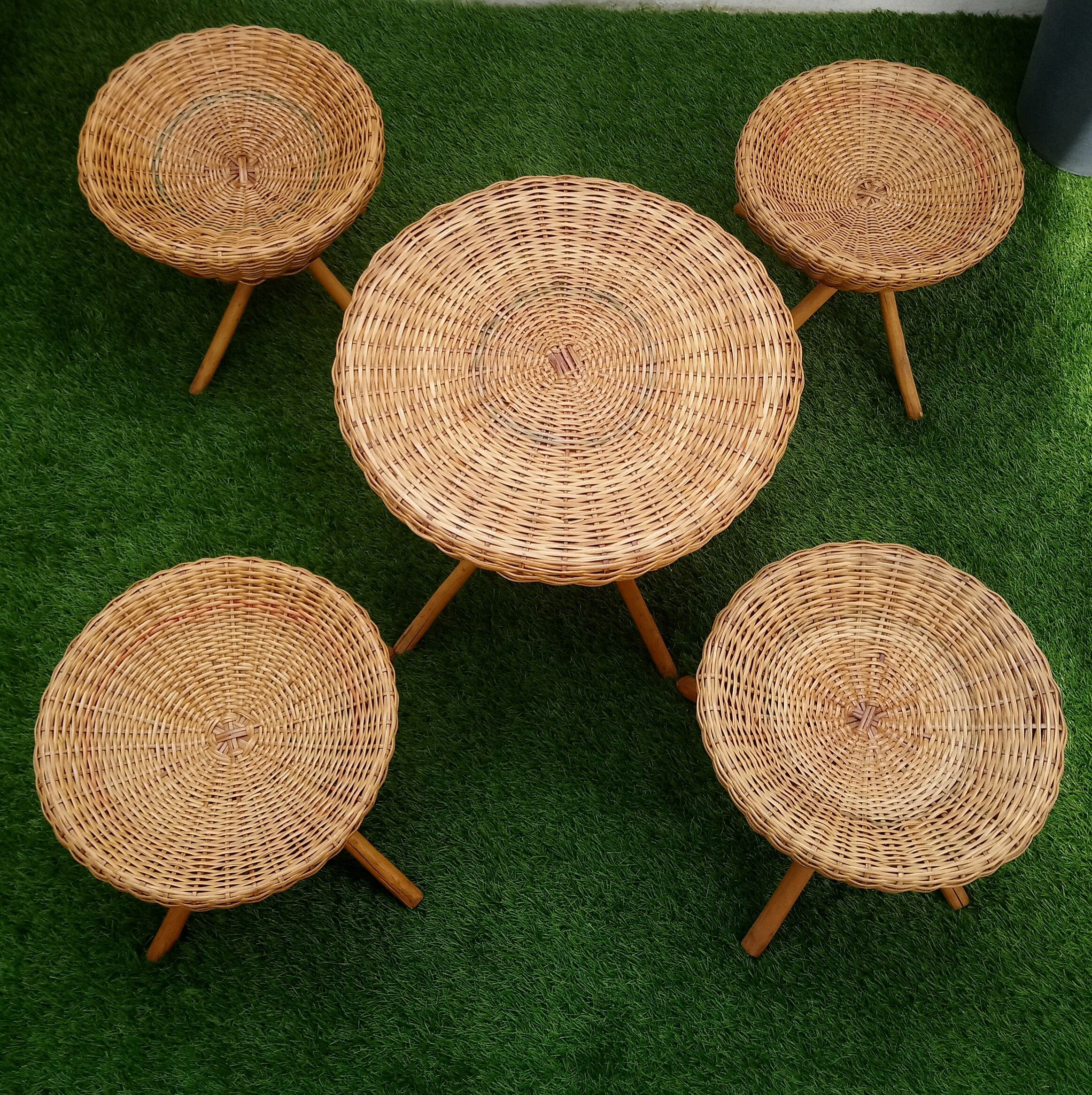 Summer Lounge 4 stools and coffee table Wicker of the 1960s