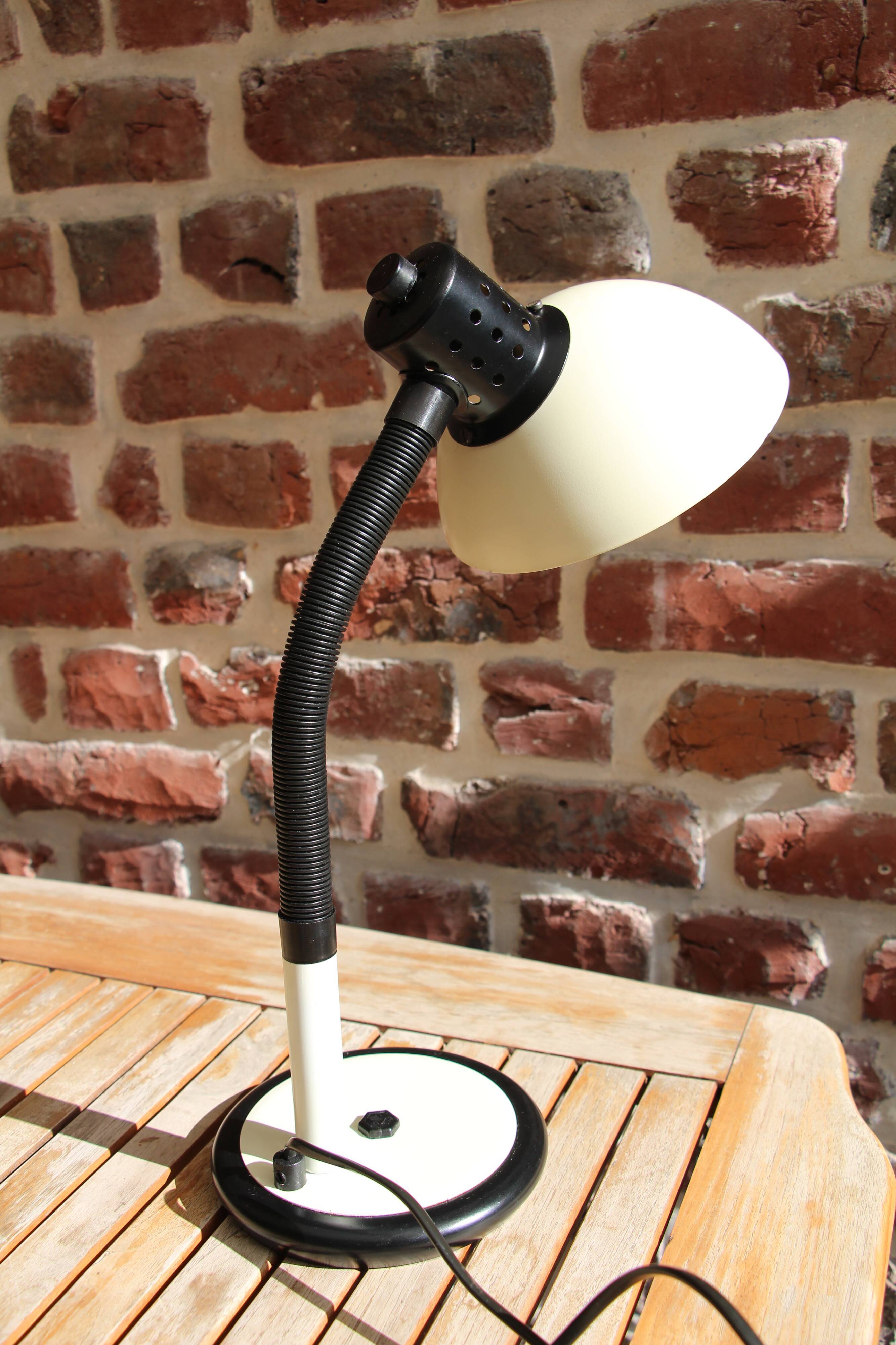 Beige Auminor desk lamp
