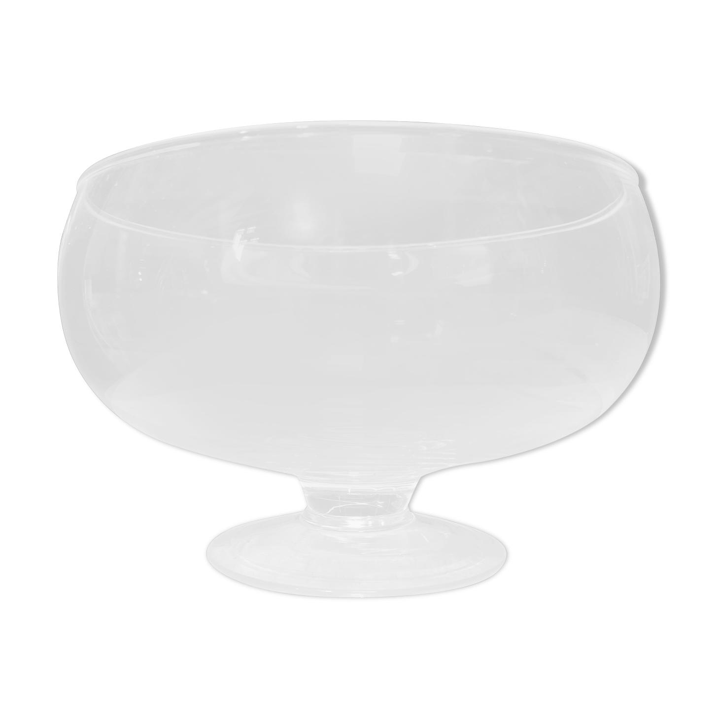 Glass bowl on foot