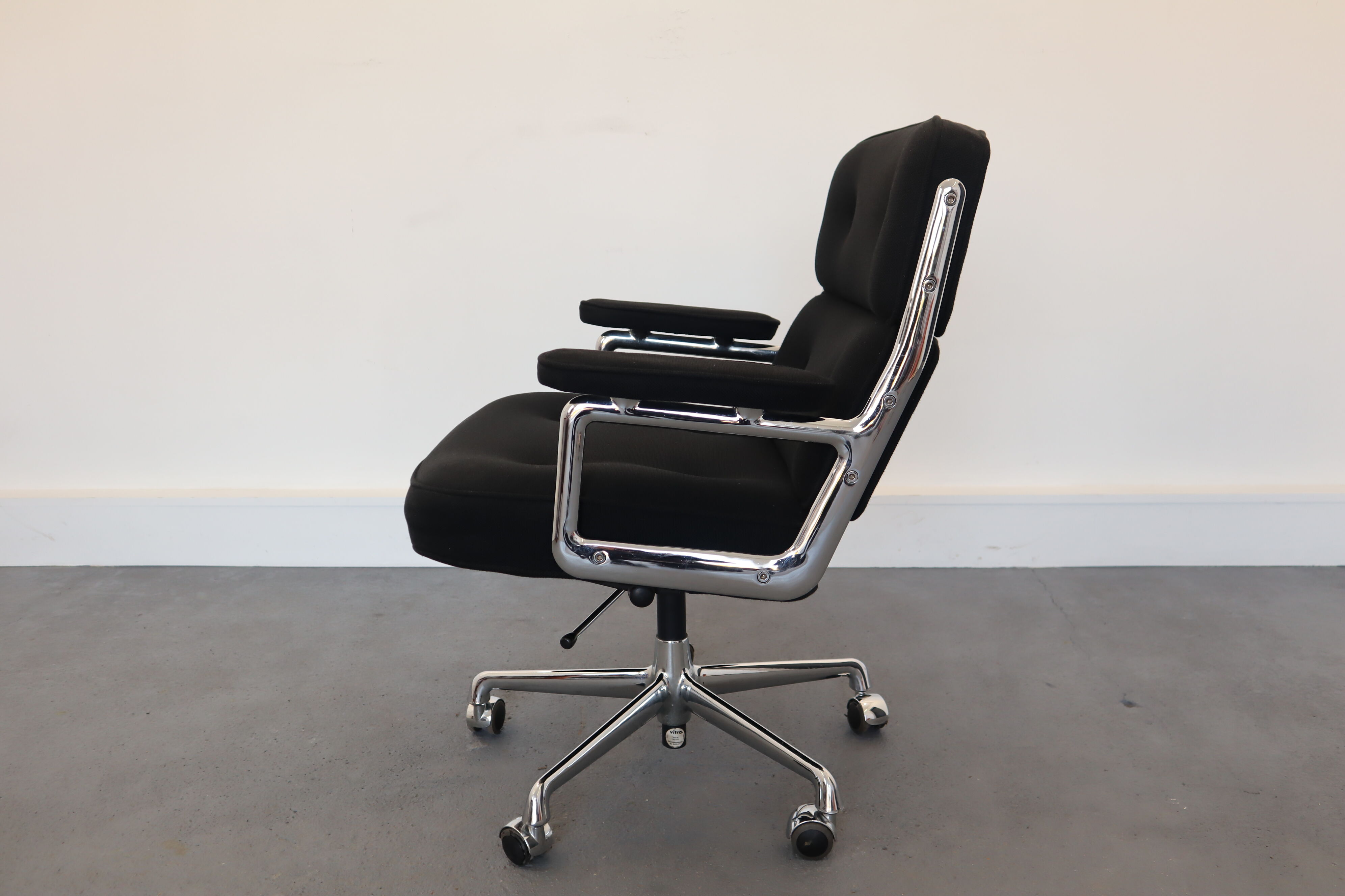 Fauteuil ES 104  par Charles & Ray Eames pour Vitra années 1990