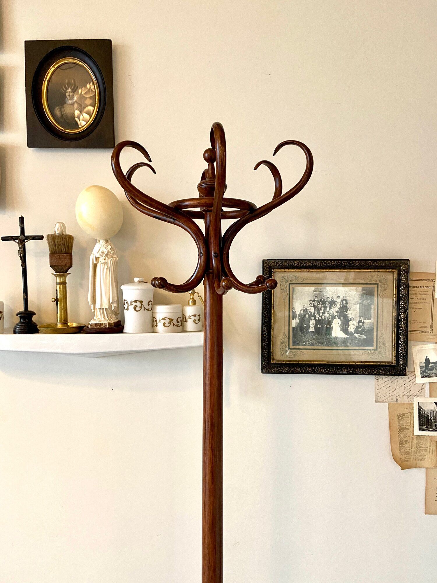 Parrot and dark arched beech coat rack