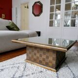 Square table in woven chestnut, with glass top