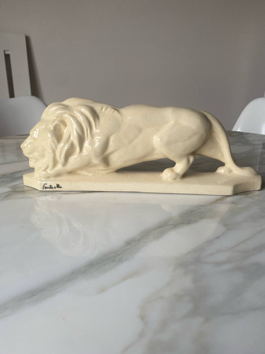 Fontinelle crackled ceramic walking lion