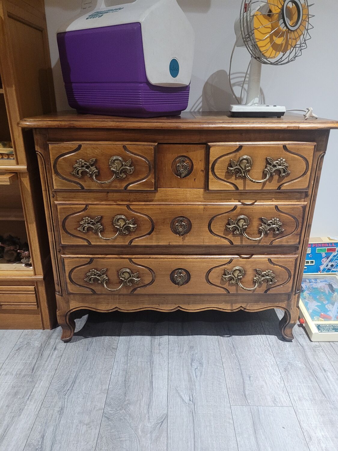 Antique chest of drawers