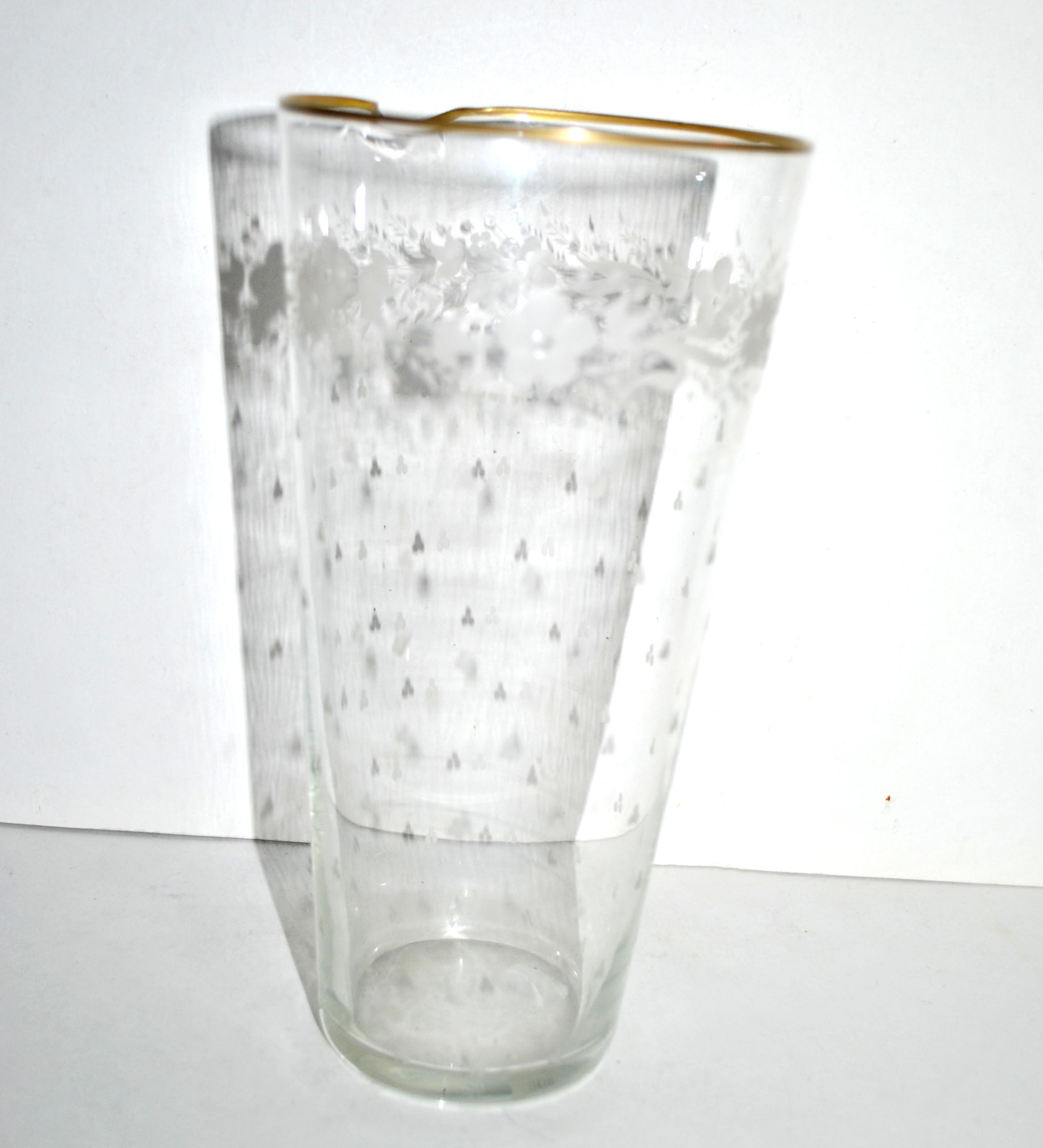 Engraved and gilded crystal jug 1900-1920