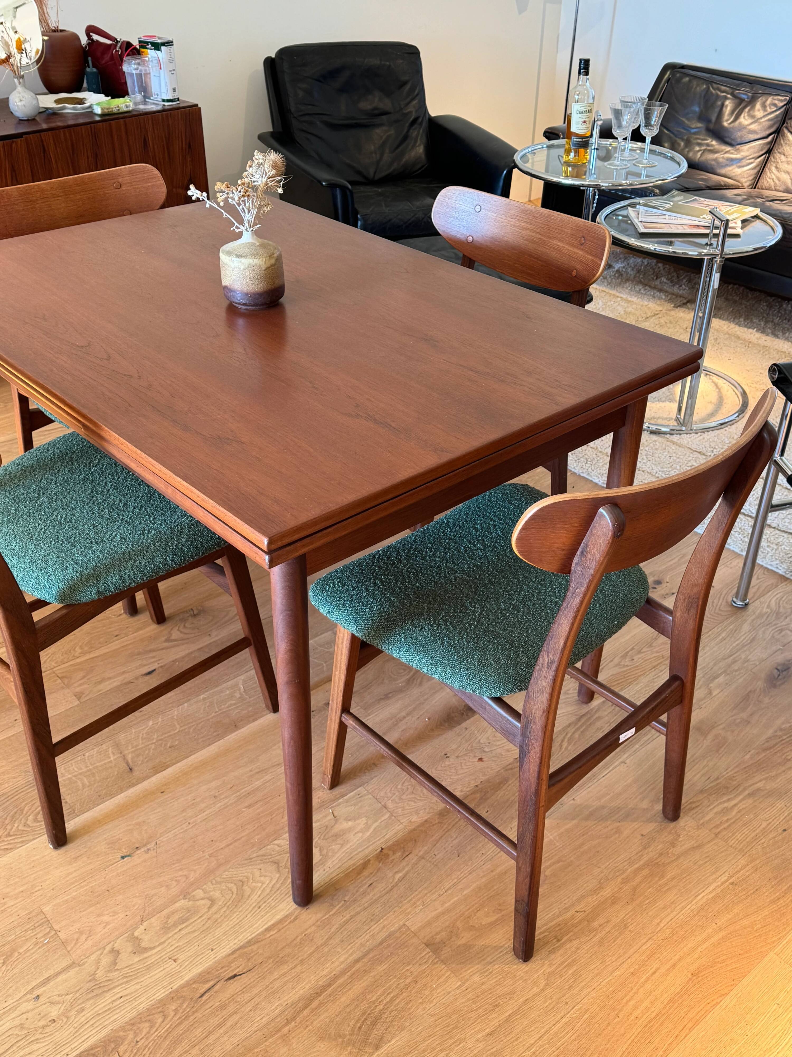 Set of 4 Scandinavian teak chairs – Model "Vagn" – 1960s
