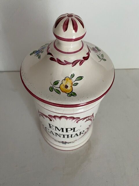 Pot à pharmacie