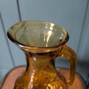 Carafe en verre ambré moulé à décor géométrique – années 1960/70