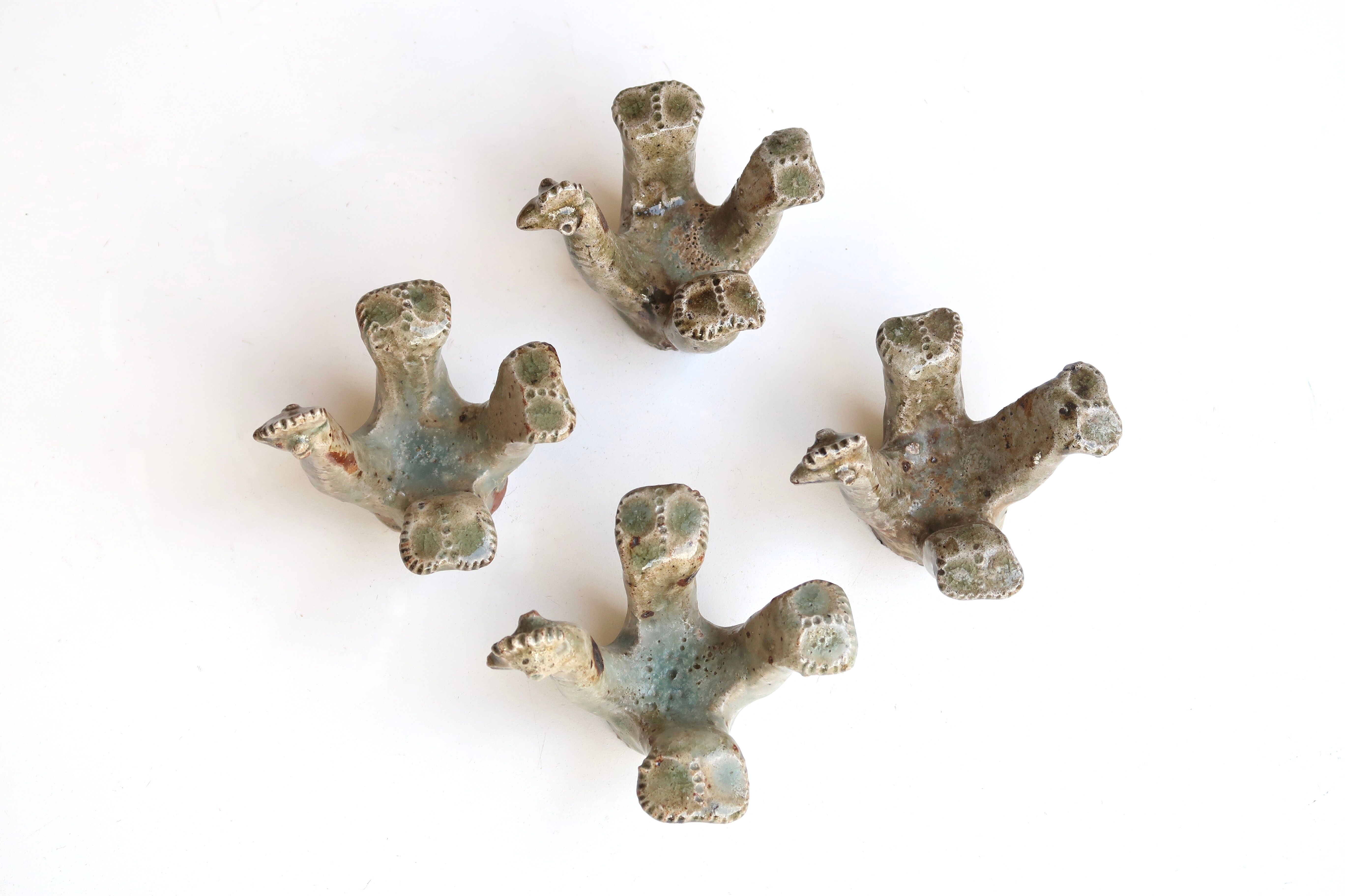 Set de 4 coquetiers " poule " en grès de Jean Lerat, années 60