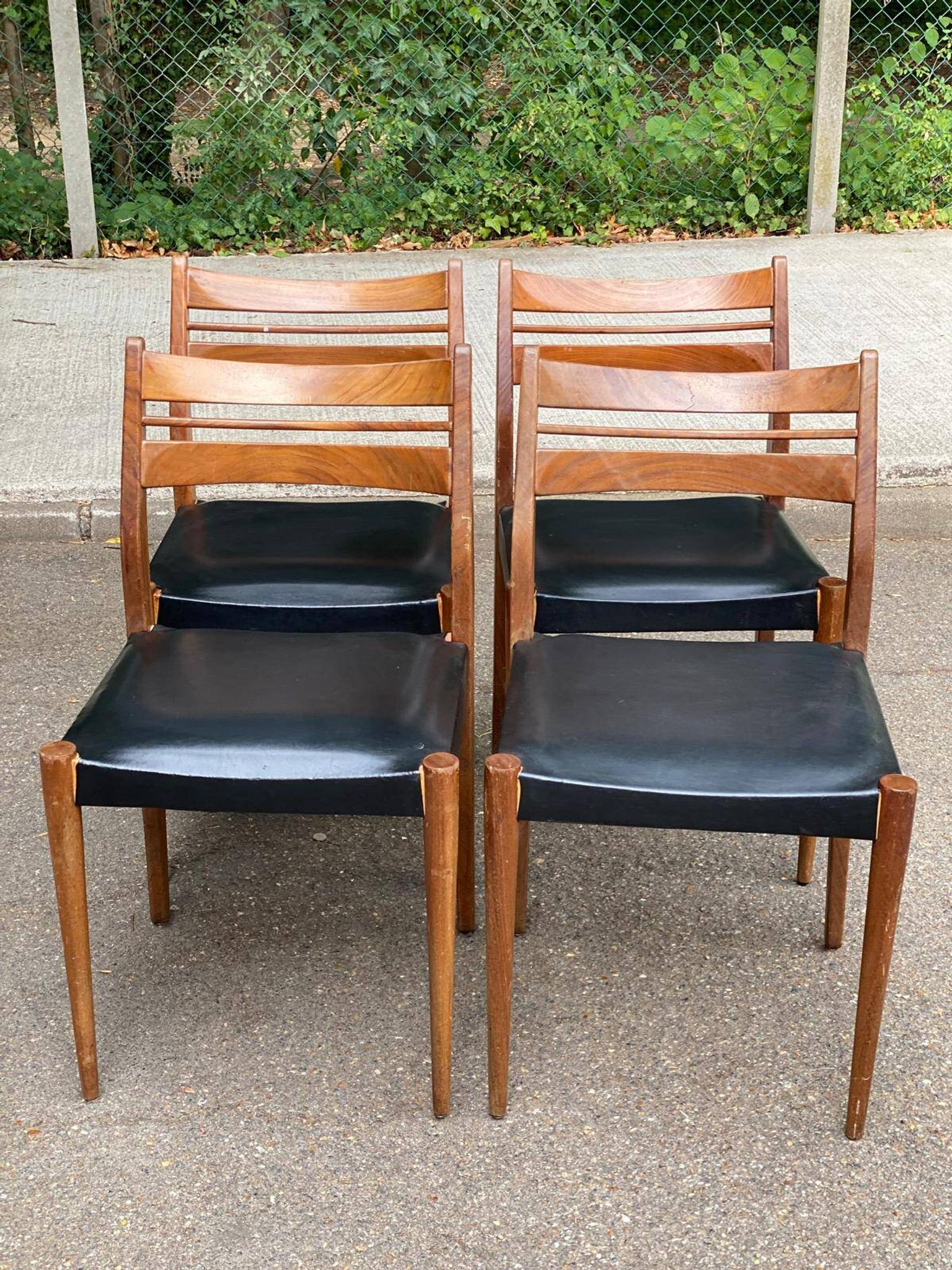 4 dining chairs in Vintage Mid-Century Scandinavian style from the 60s.