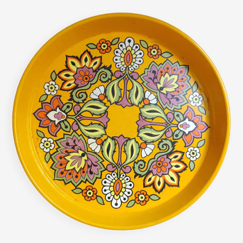 Round tray in yellow seventies vintage metal 30 cm in diameter