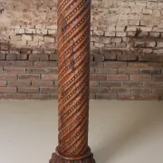 Carved oak column with twisted shaft, beads and acanthus – 19th c.