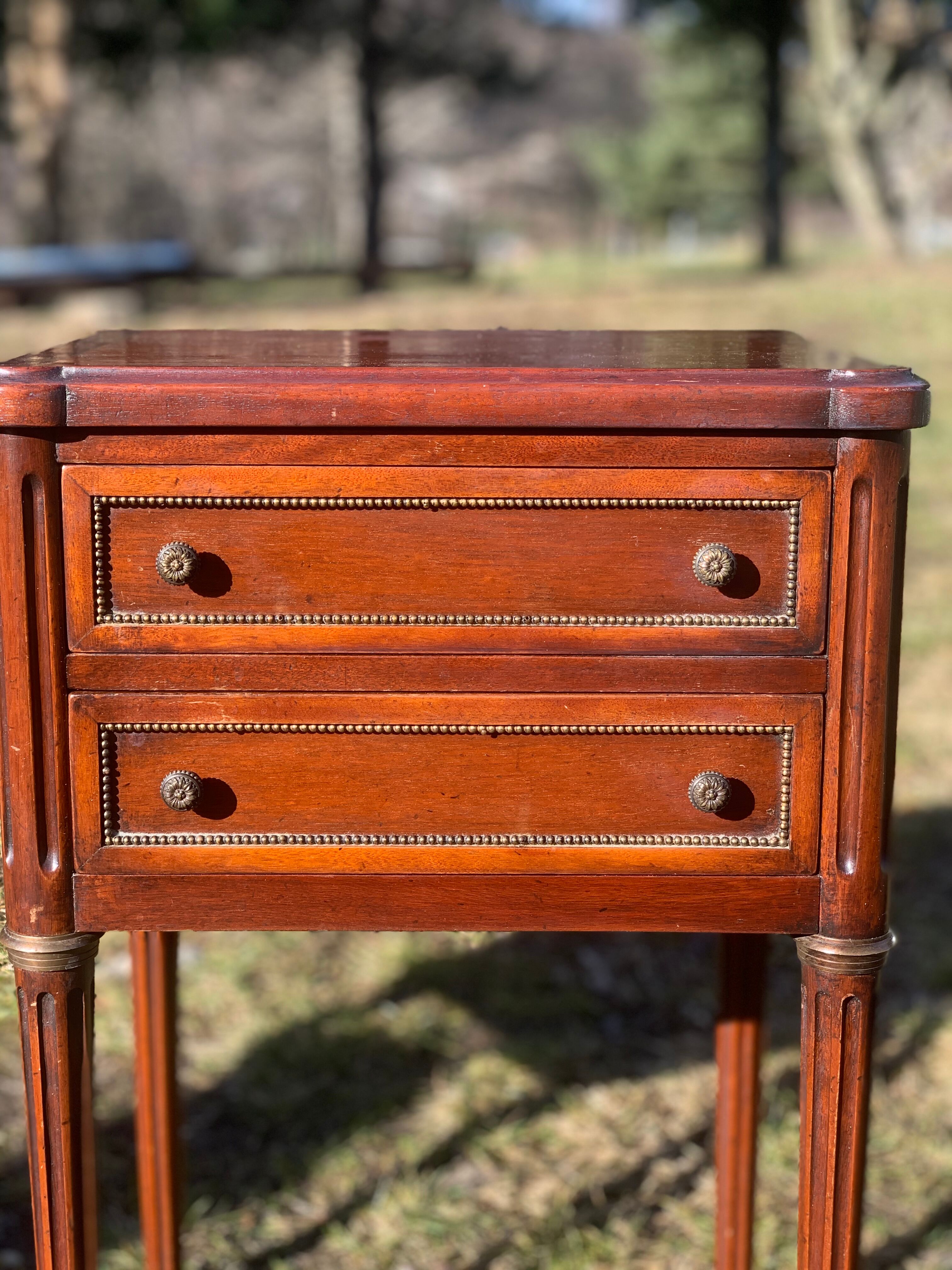 Pair of mahogany bedsides