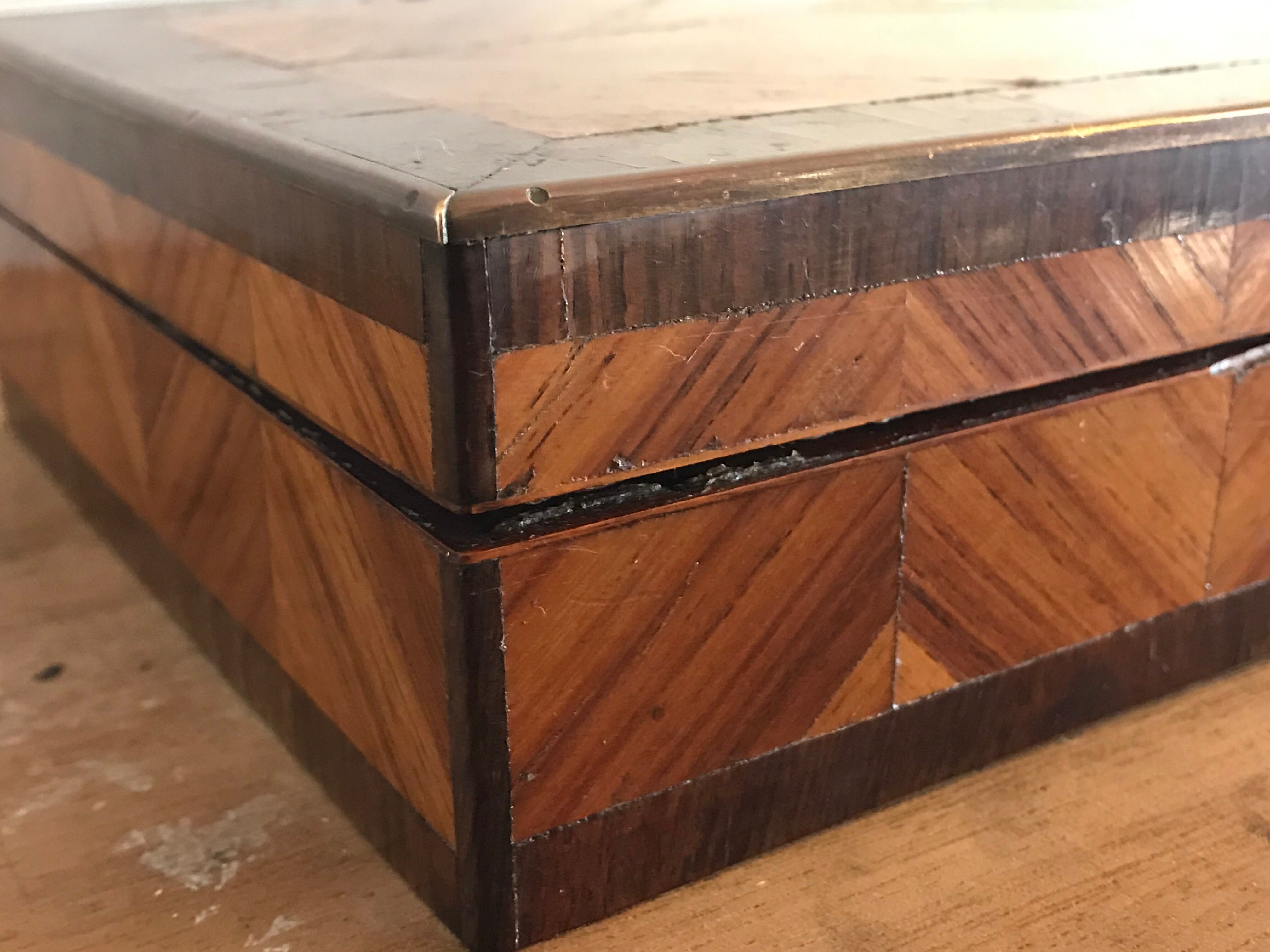 Box in marquetry