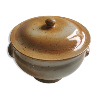 Soupière with sandstone lid of the Marais