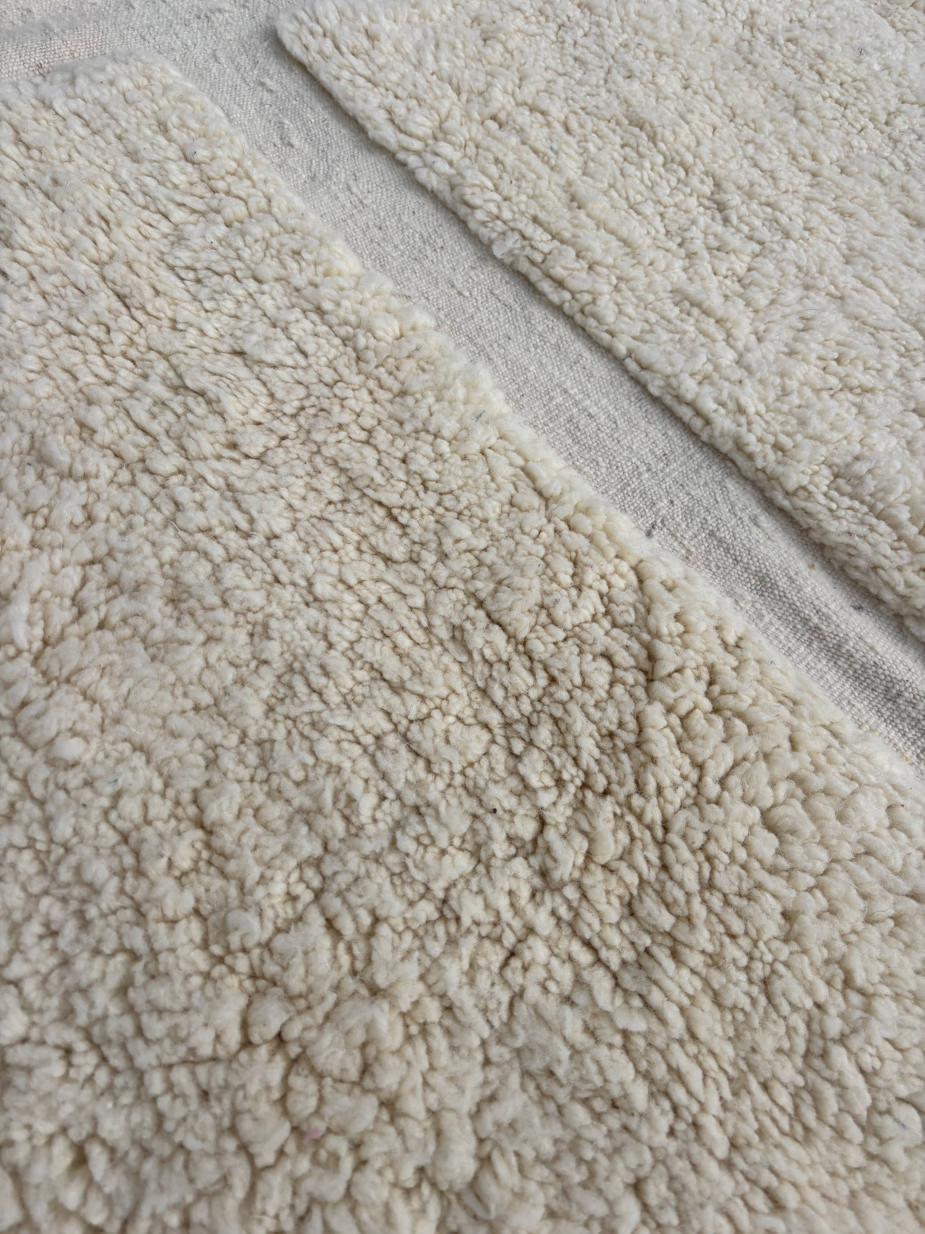 M'rirt Berber rug 190x220 cm – Natural ecru wool, minimalist design