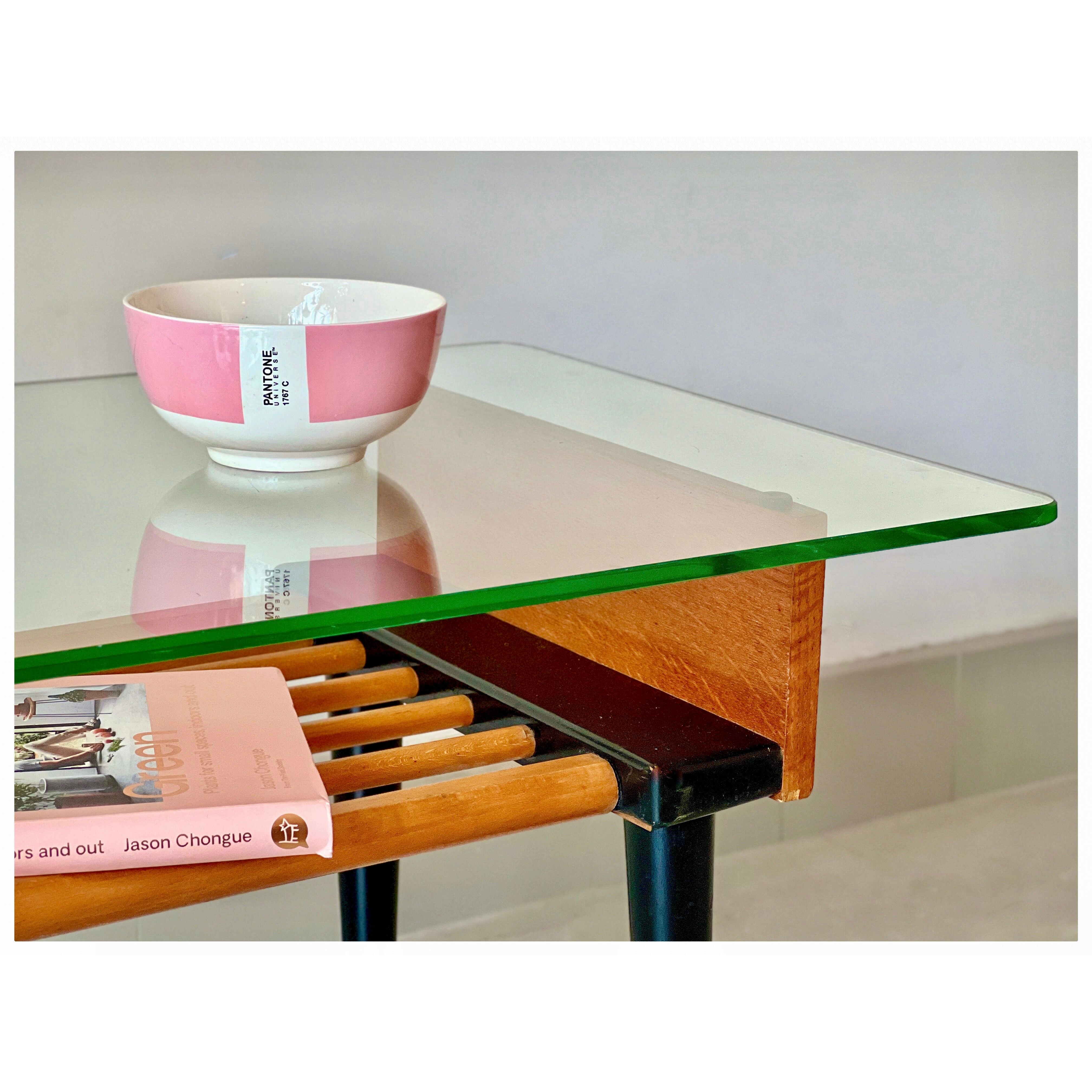 Table d'appoint en bois et verre