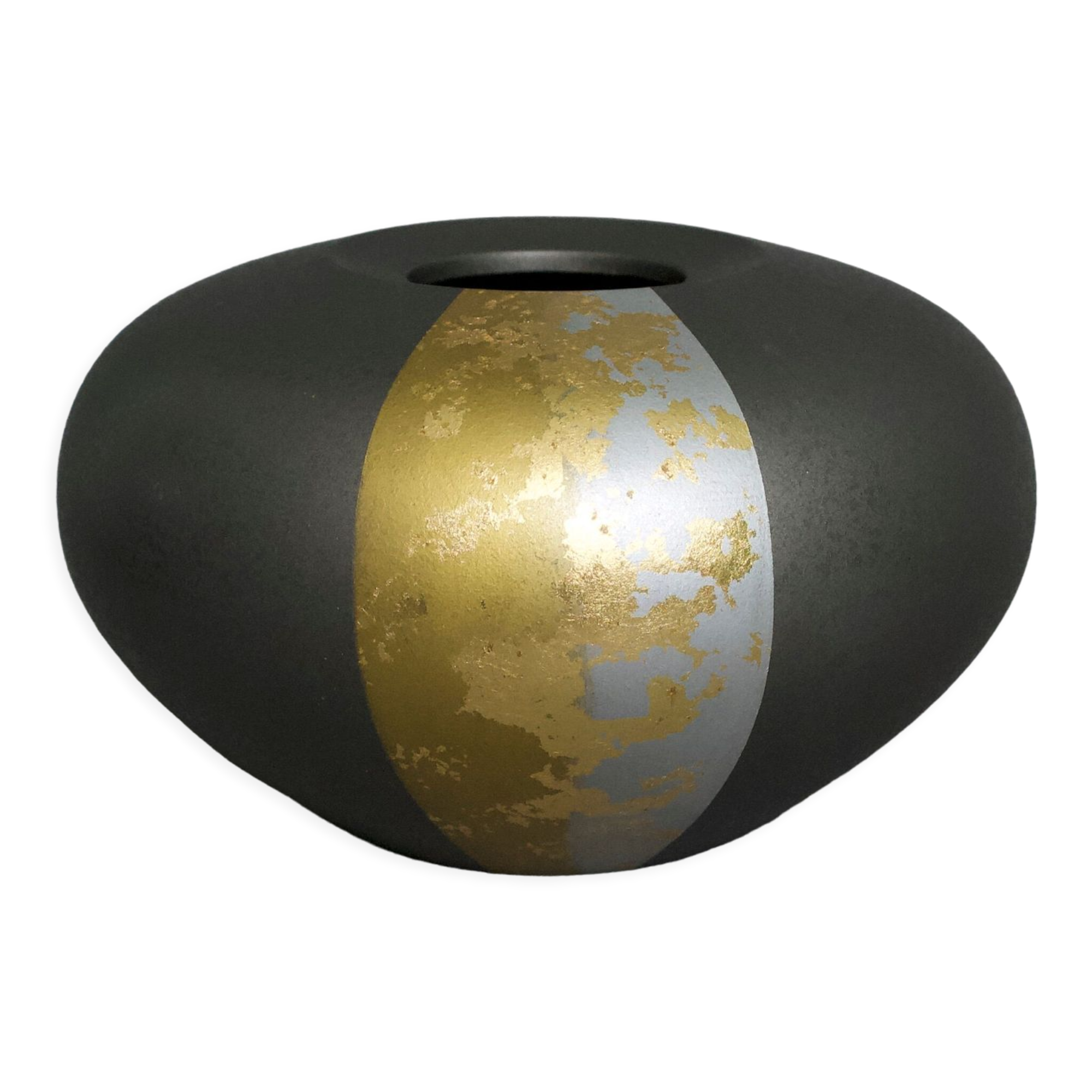 Japanese vase in copper and gold leaf