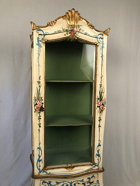 Venetian-style showcase chest of drawers in lacquered wood with flower painted decoration