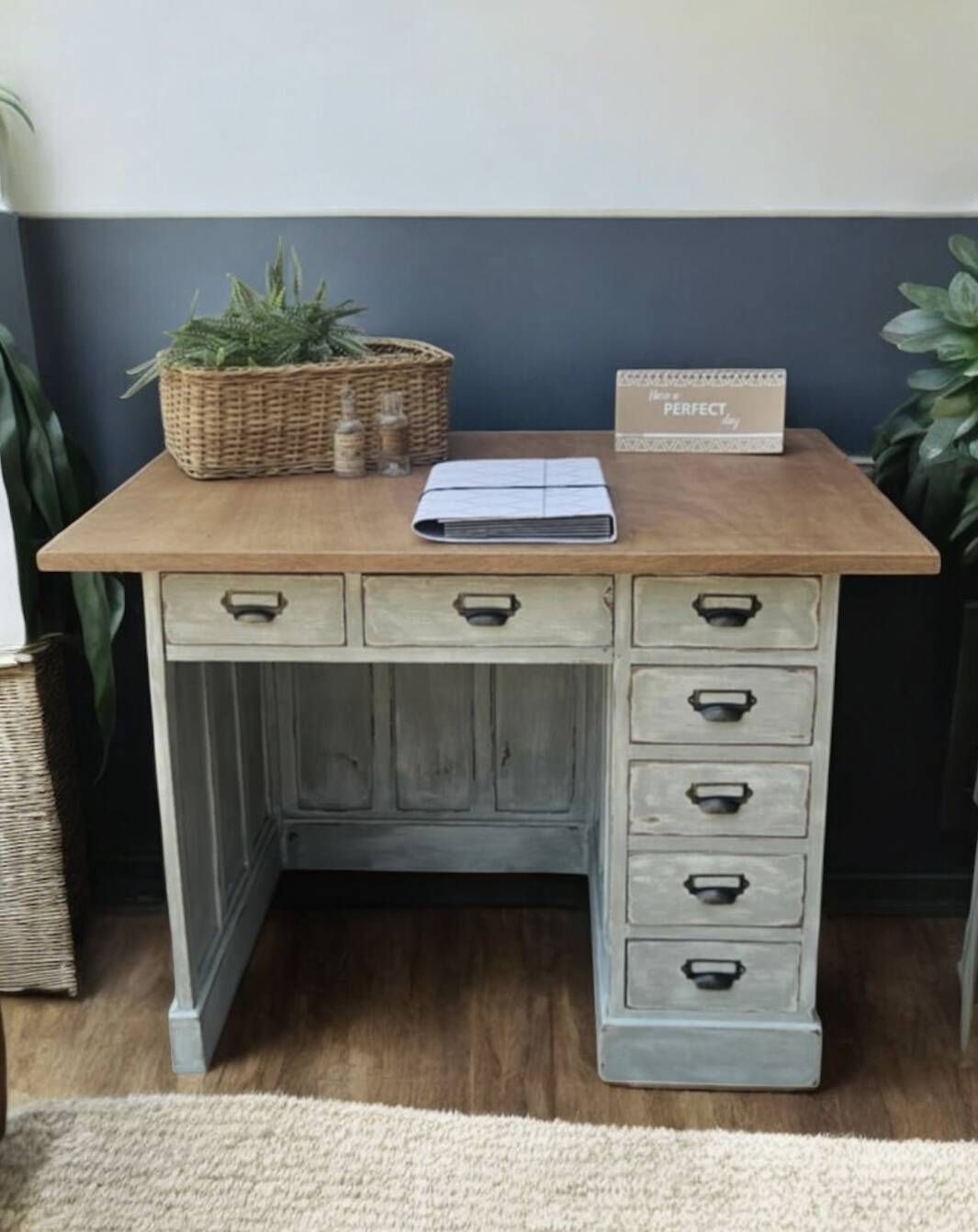 Bureau / petit comptoir de cuisine