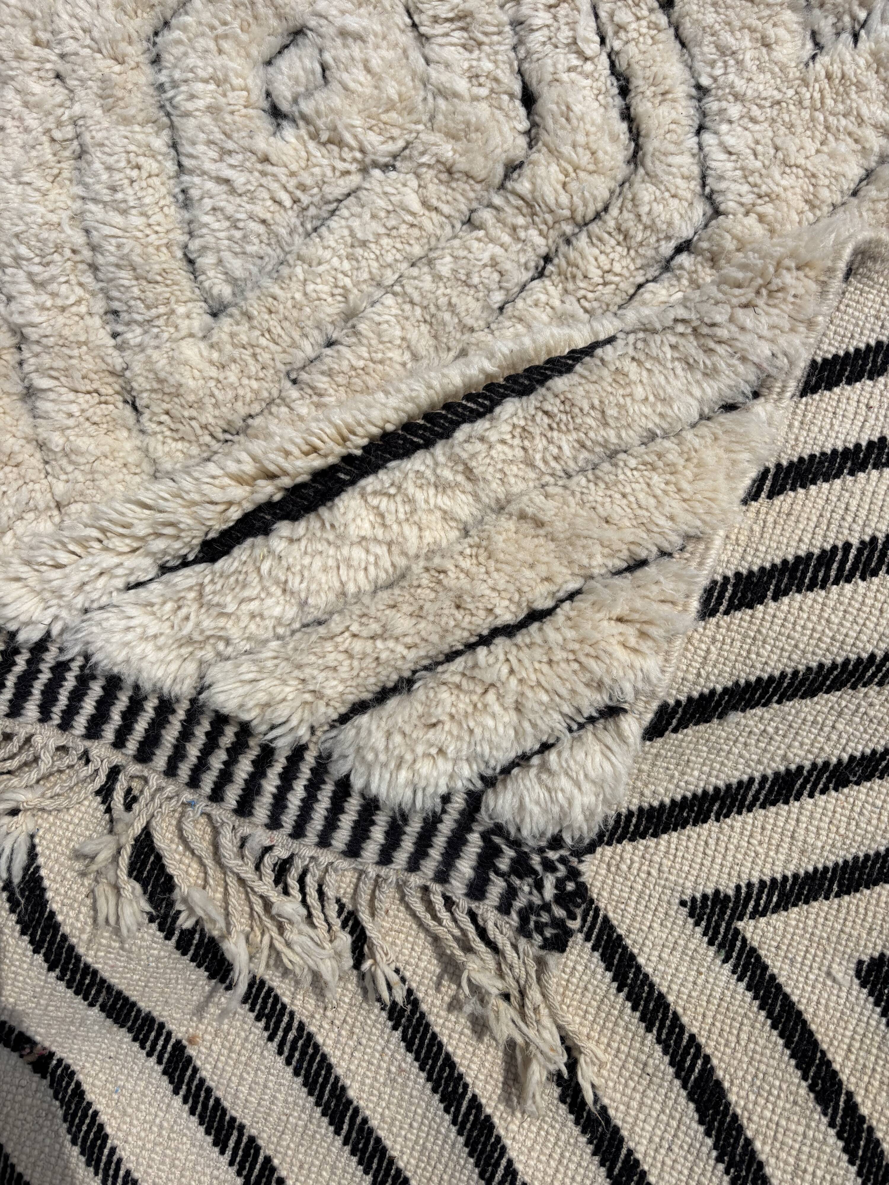 Snow - Moroccan wool Mrirt rug