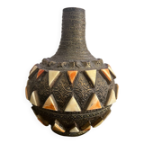Superb ethnic decorative vase in chiseled metal and inlays – Piè
