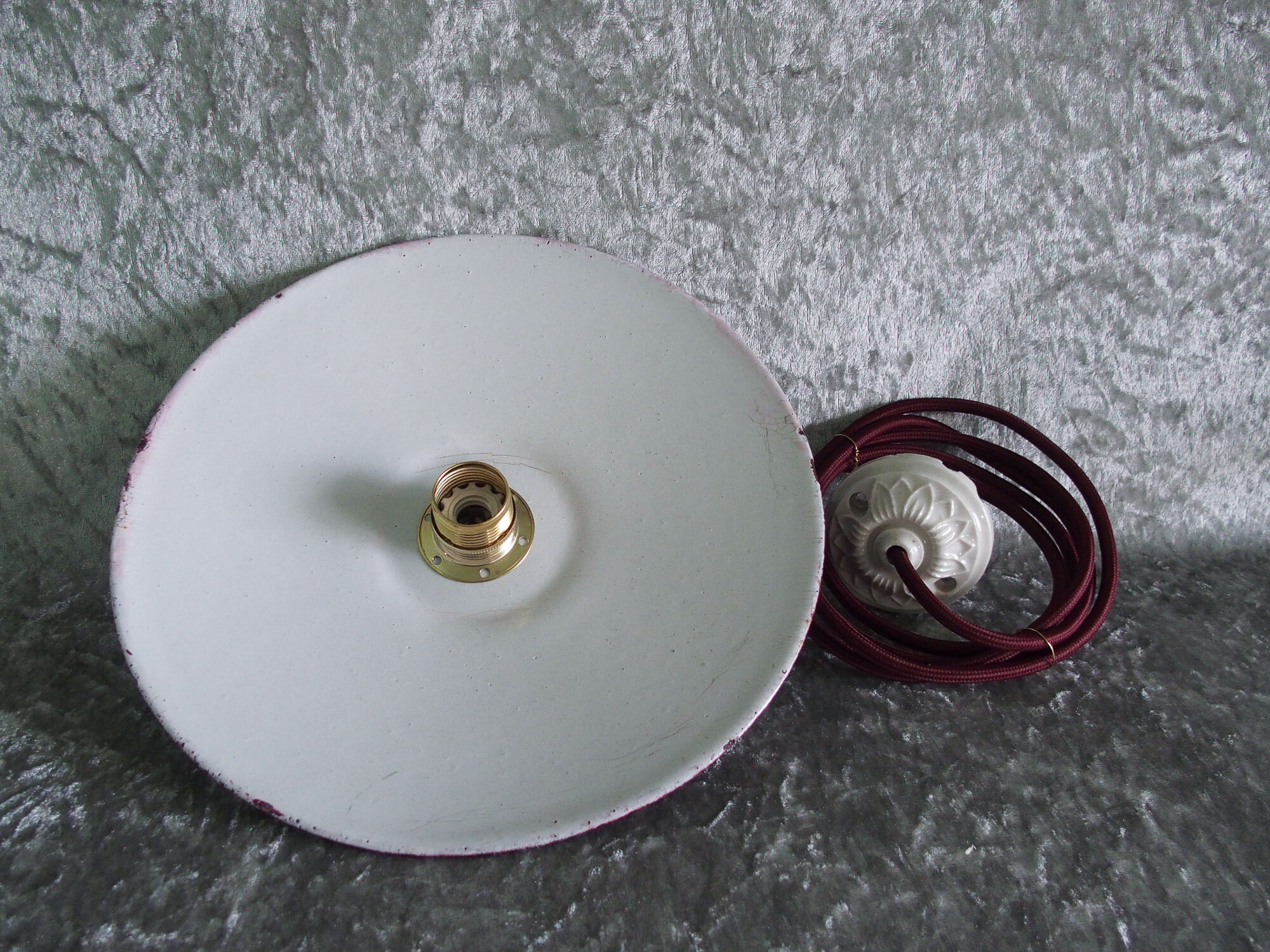 Industrial hanging lamp in enamelled sheet metal