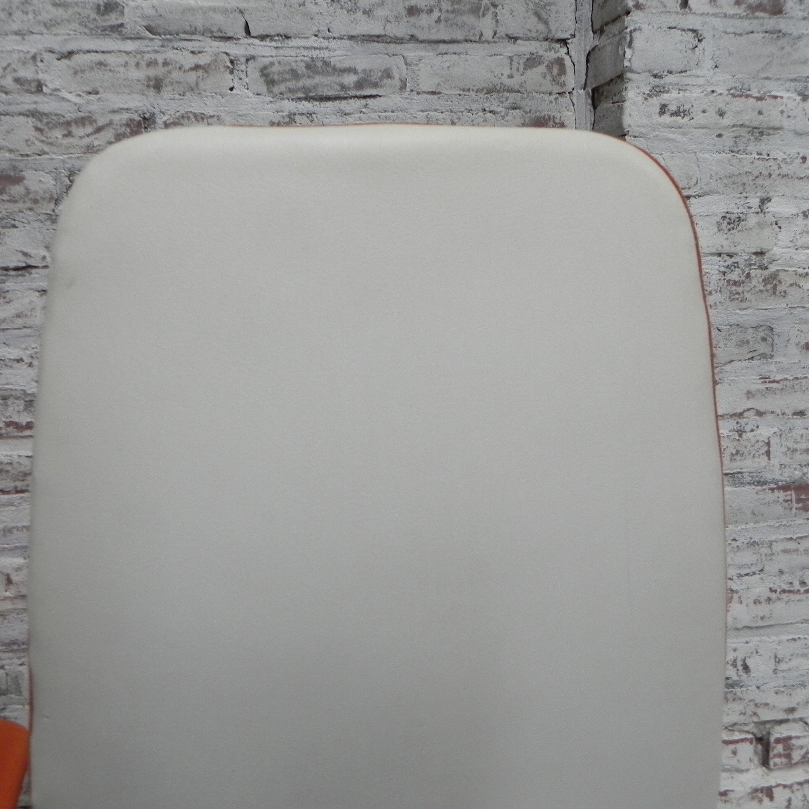 3 Vintage swivel tulip chairs