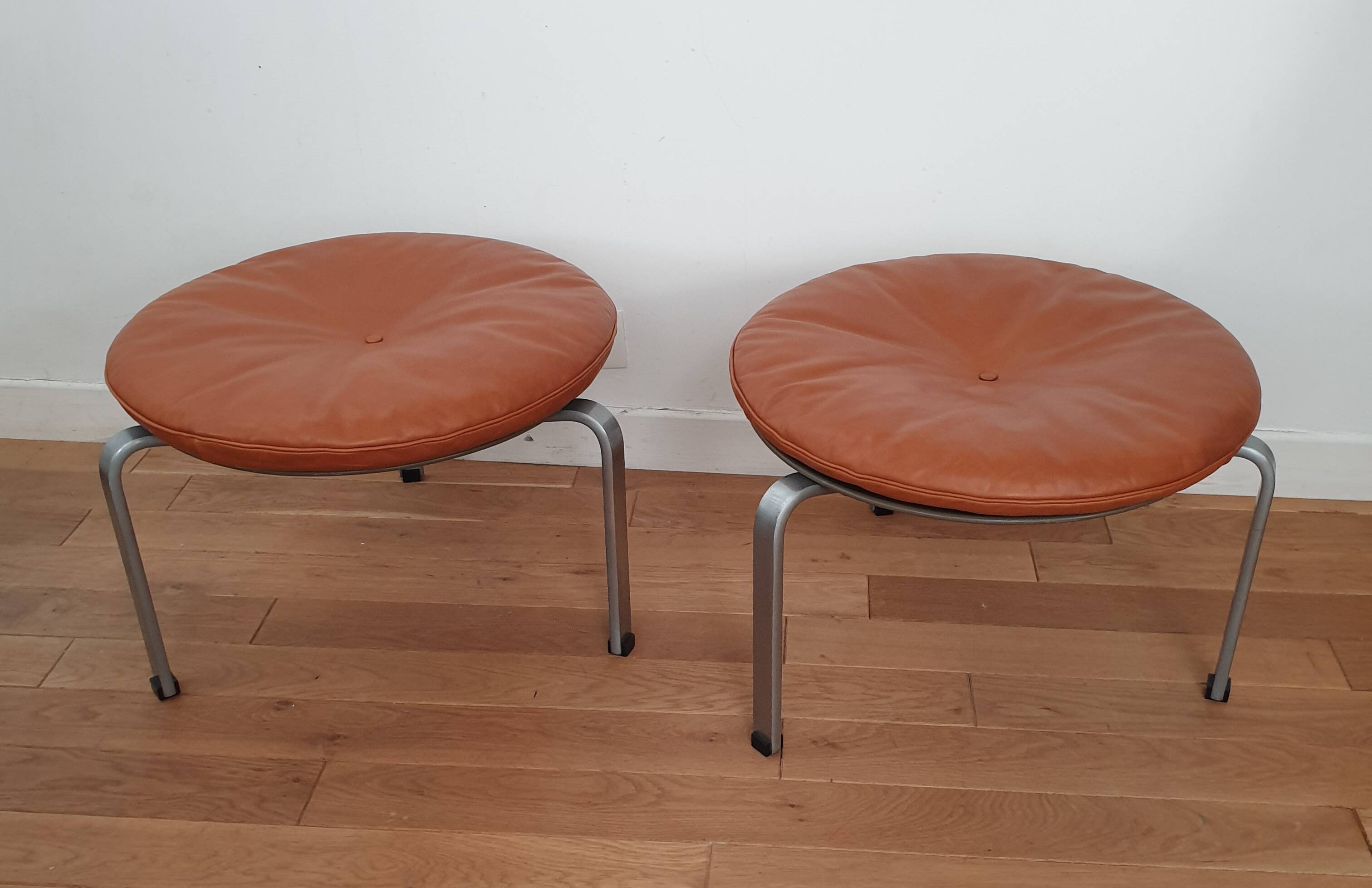 Tabourets PK33 de Poul Kjaerholm, E. Kold Christensen