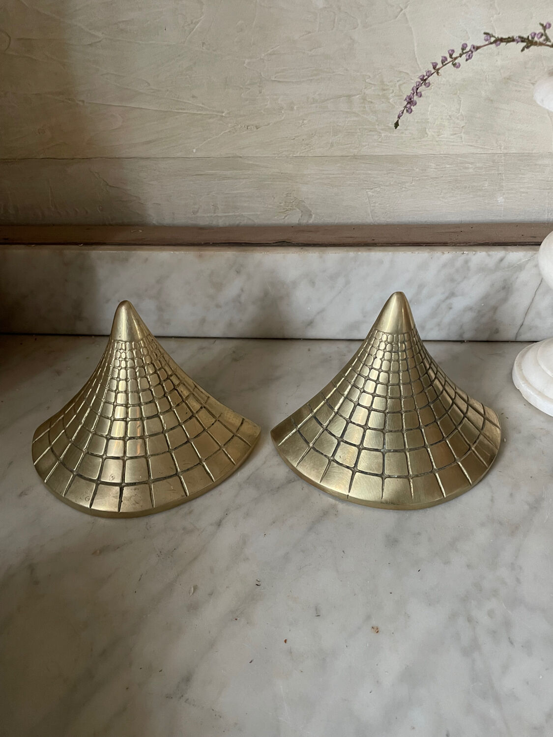 Paire de serre-livres en laiton massif vintage