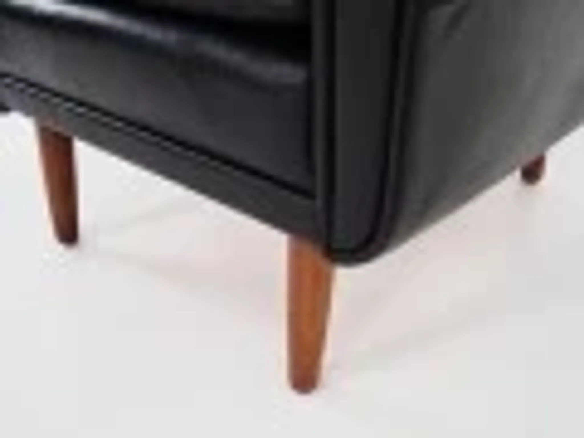 Fauteuil en cuir noir, design danois, années 1970, production : Danemark