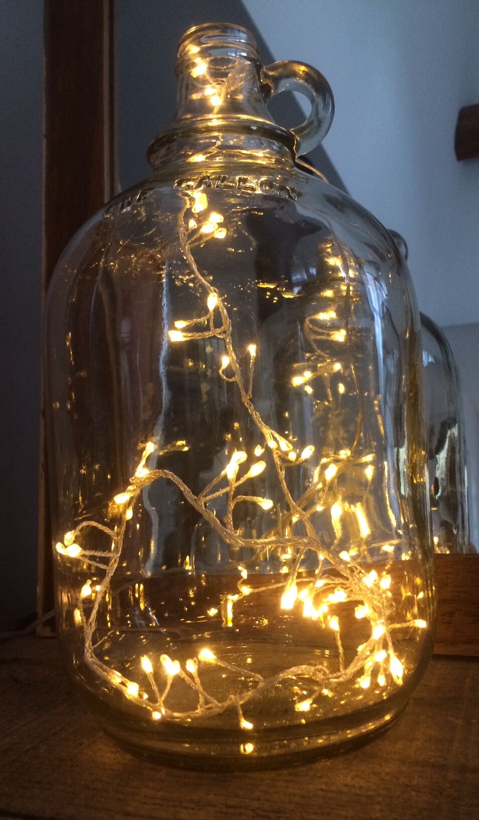 Cylinder transparent cylindrical demijohn of "one gallon"