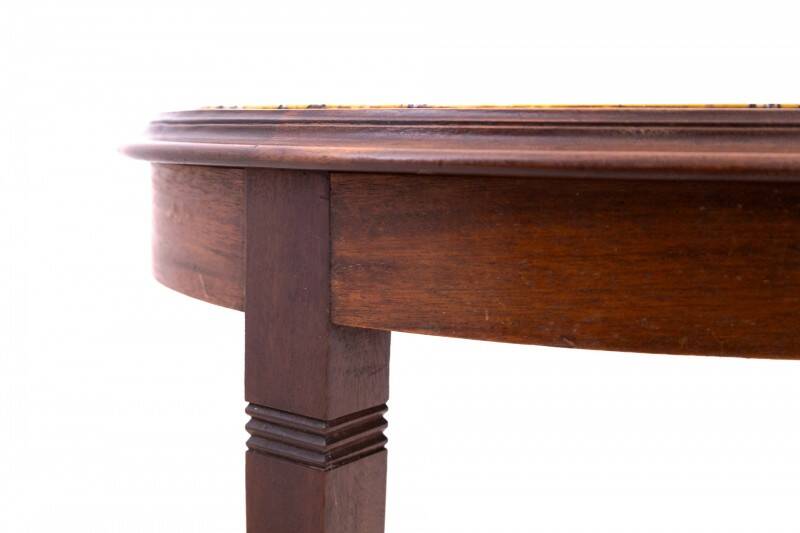 Table basse Art Nouveau à plateau en marbre, France, vers 1920.