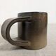 Mug ou tasse brutaliste en grès des années 50/60