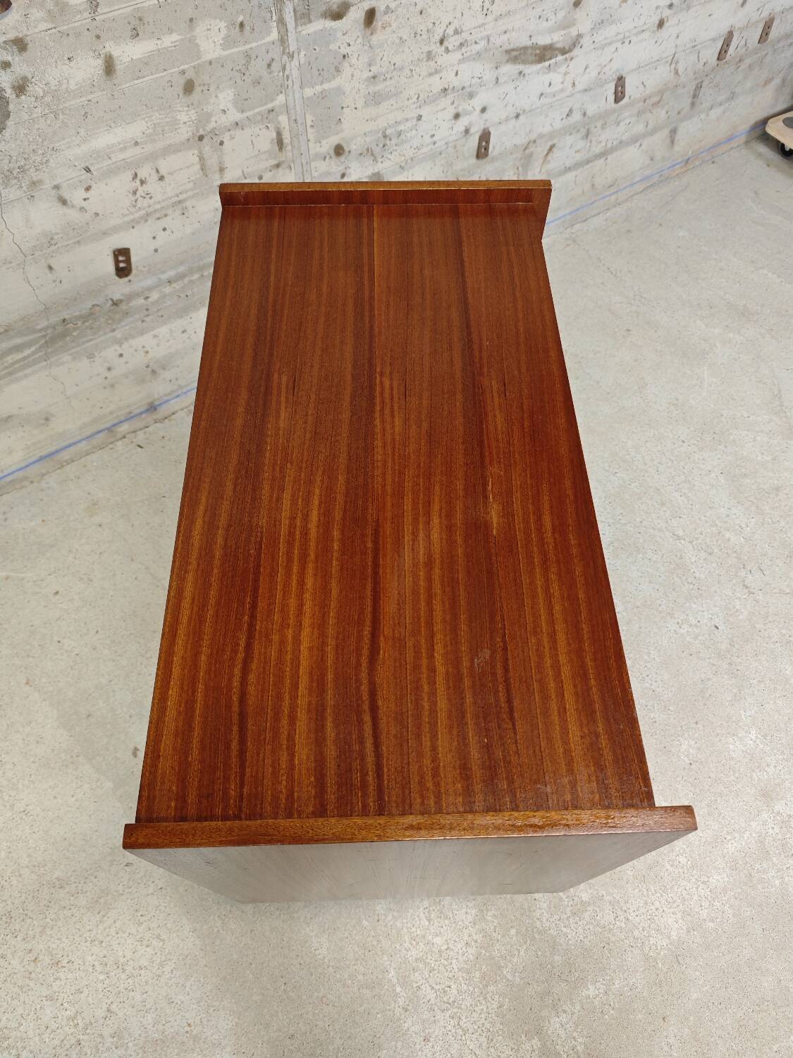 Vintage small-sized chest of drawers