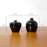 Laslo pour Mikasa, deux petits vases noirs des années 80.