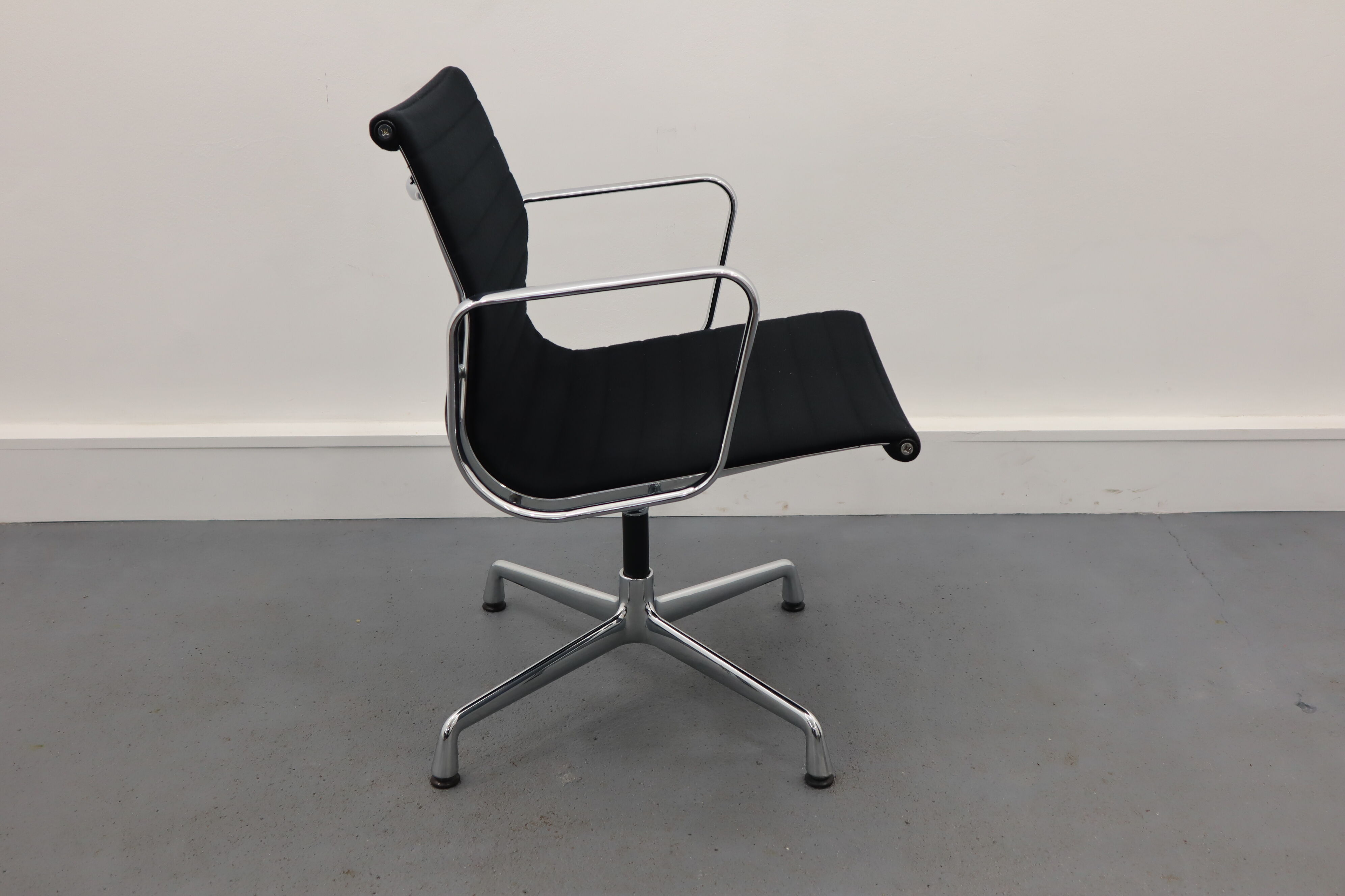 EA 108 Swivel office armchair by Charles & Ray Eames for Vitra, 1990s