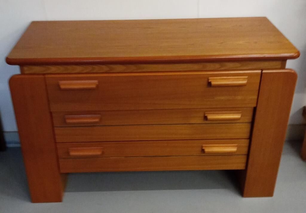 Oak-plated dresser 1980