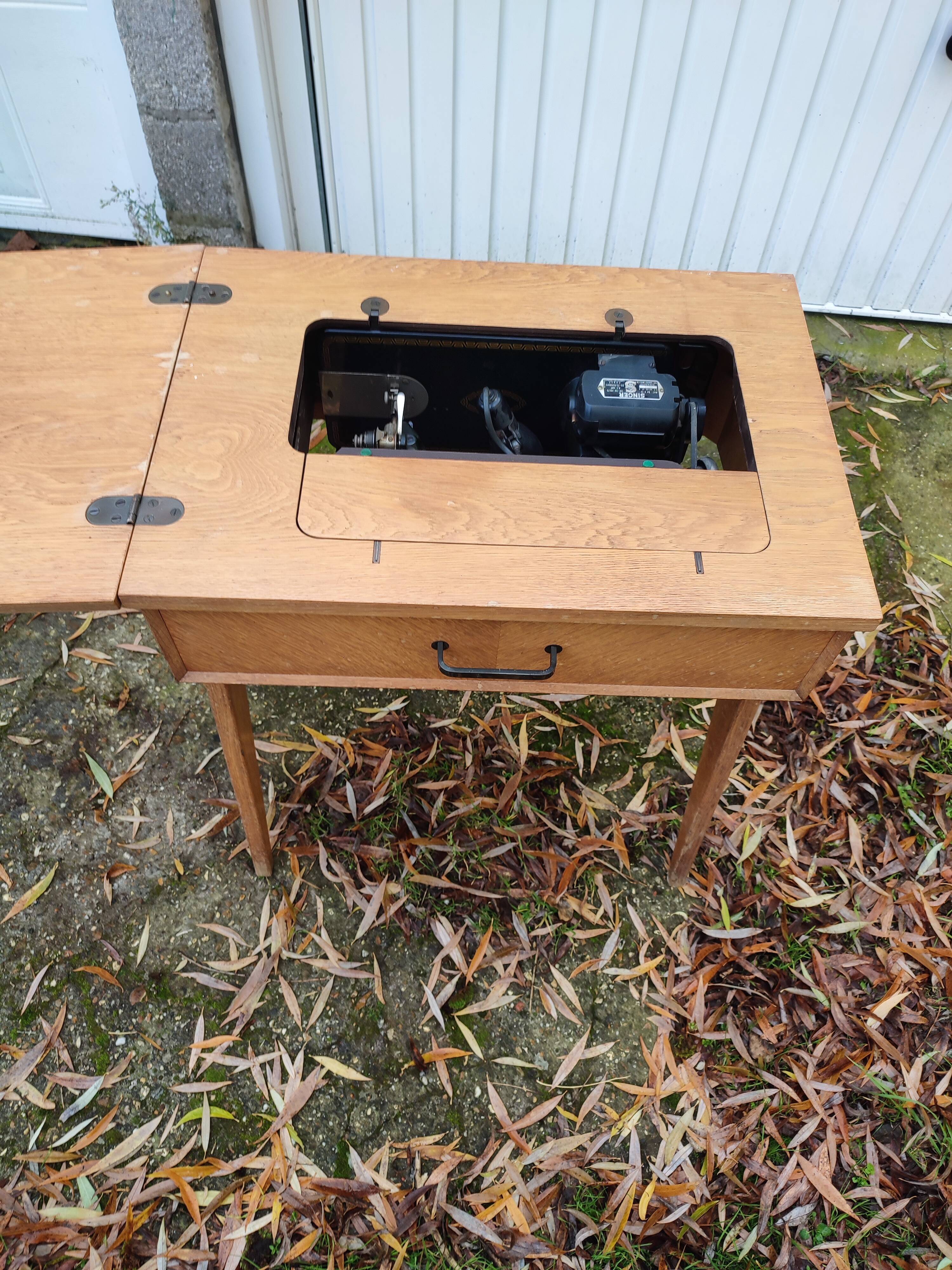 Sewing desk foot compass machine singer
